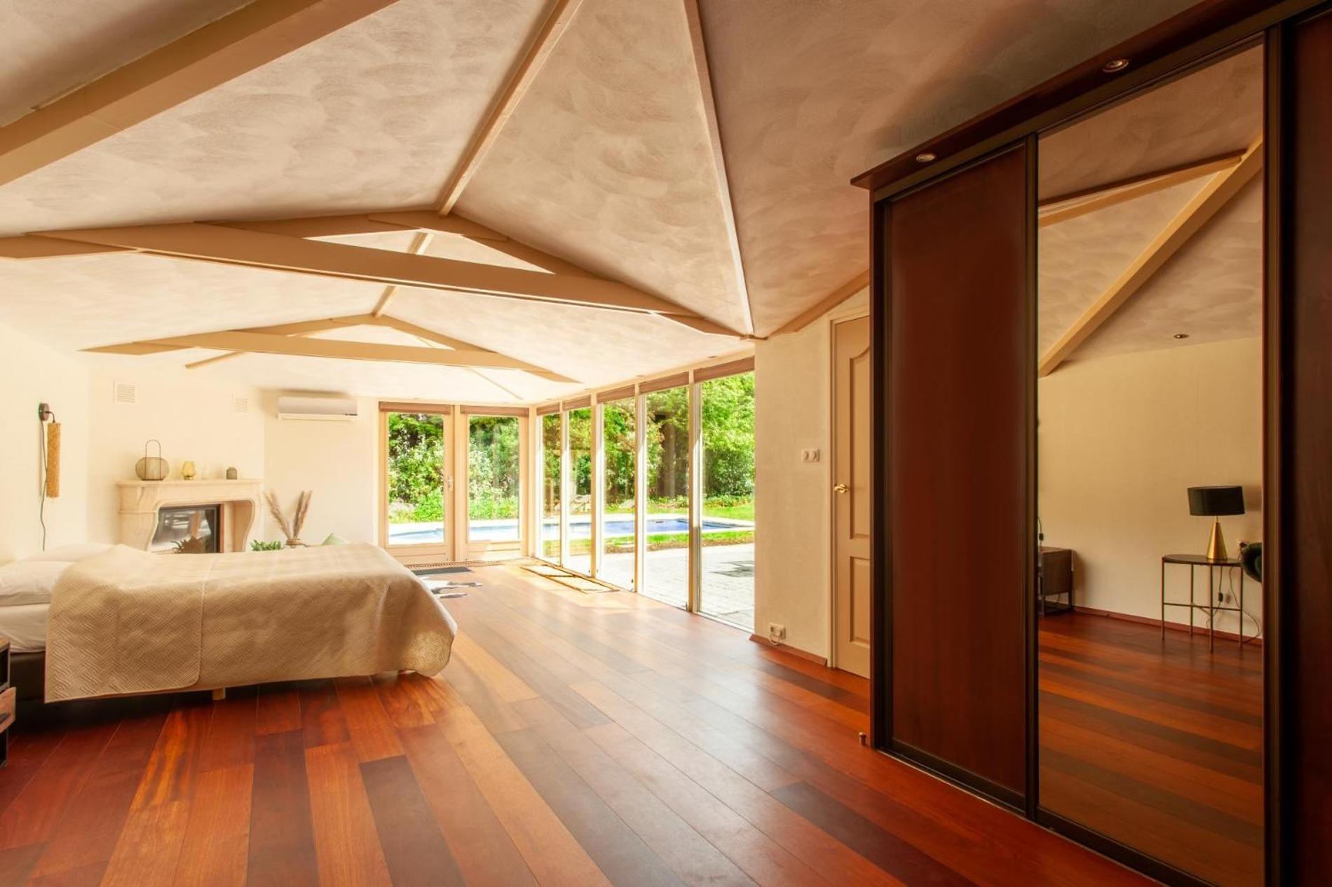 13P 5B Beautiful villa with Pool and Jacuzzi view 4