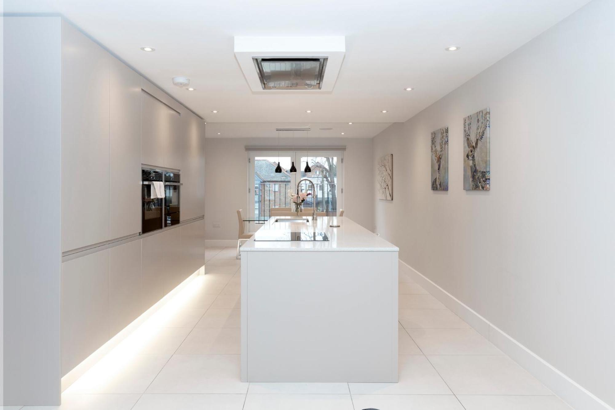 Stunning Central Windsor Town House With Parking view 2