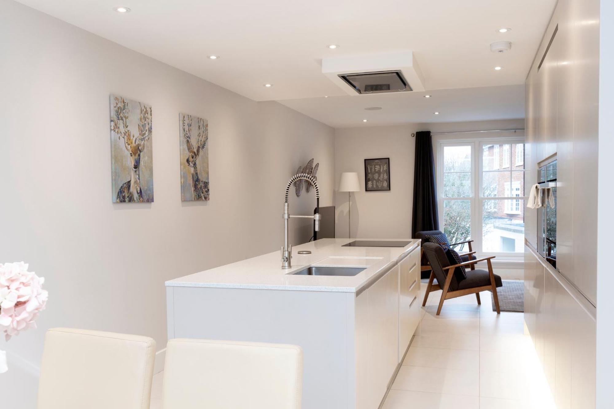 Stunning Central Windsor Town House With Parking view 5