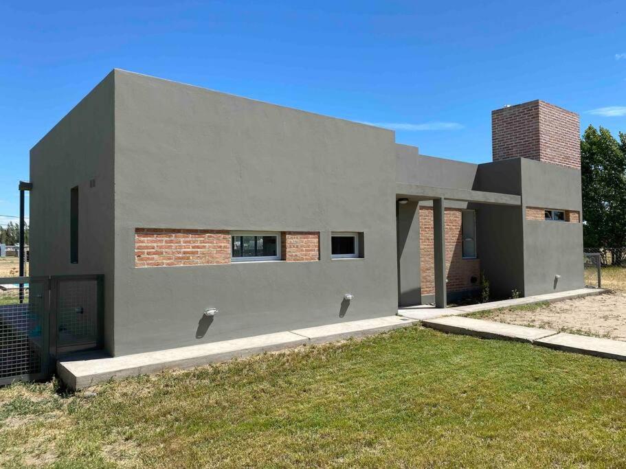 Casa con pileta y parrilla en barrio privado, 2 dormitorios