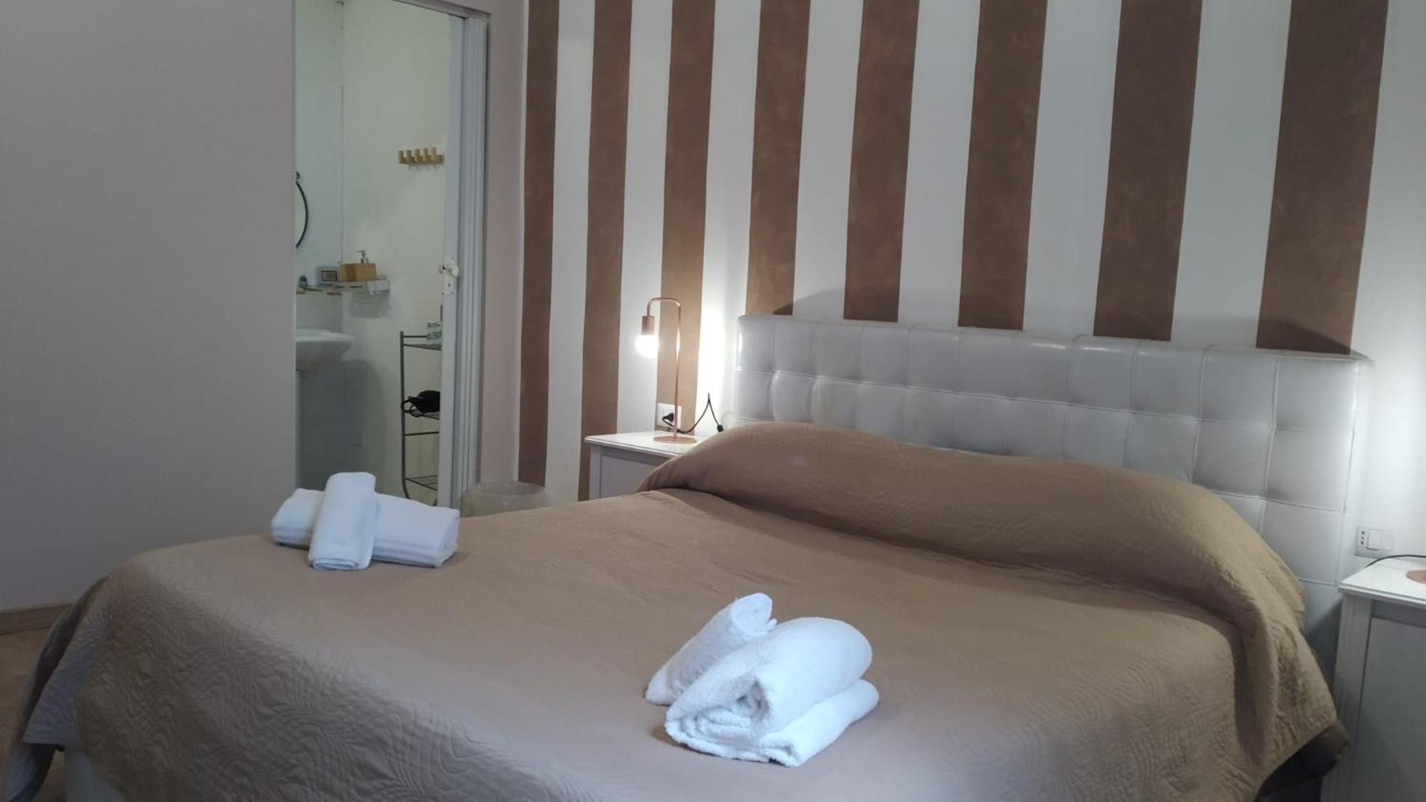 CconfortHotels Dolci Notti en Bari — hotel room