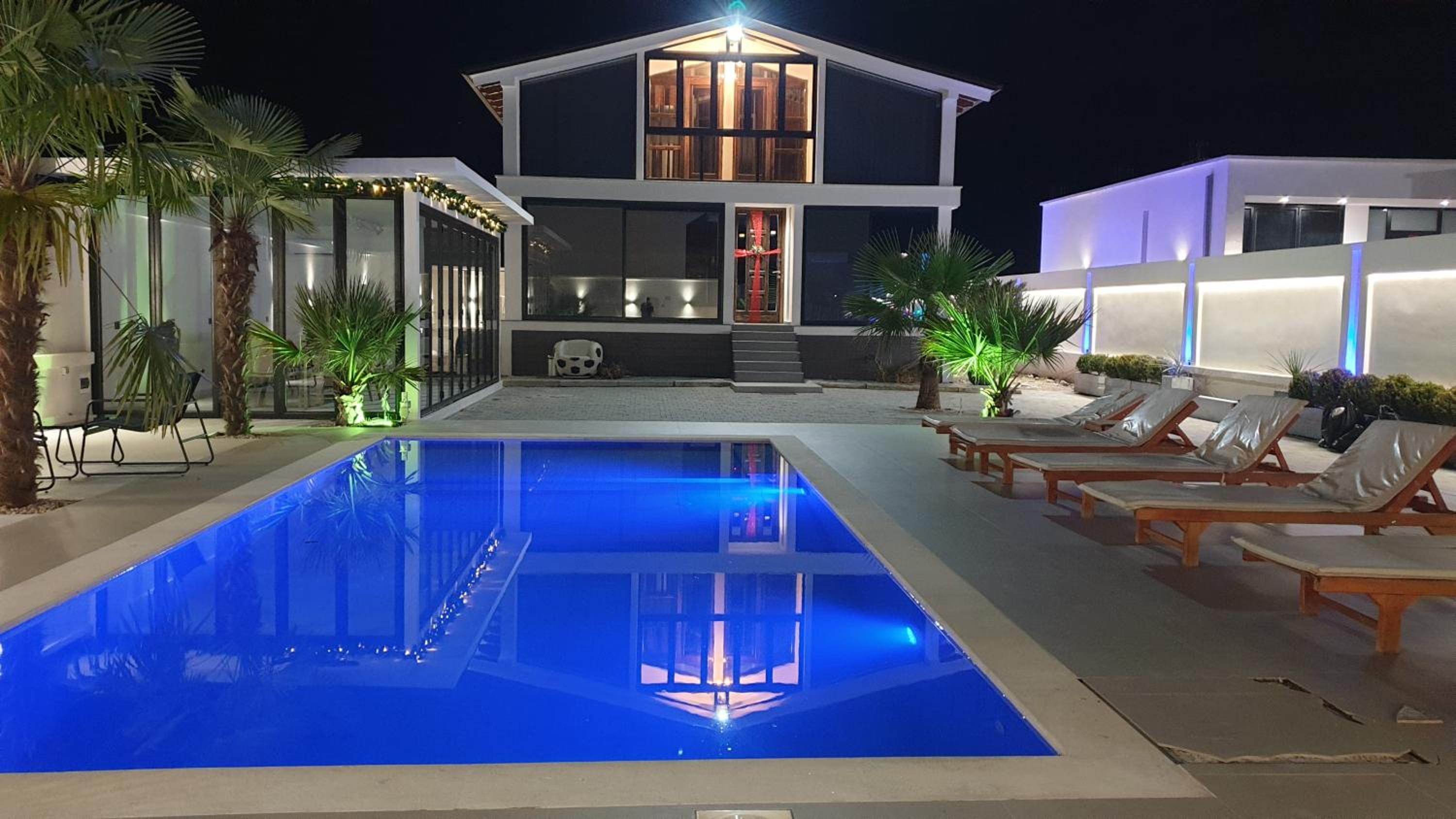 Isea Wood Villa
