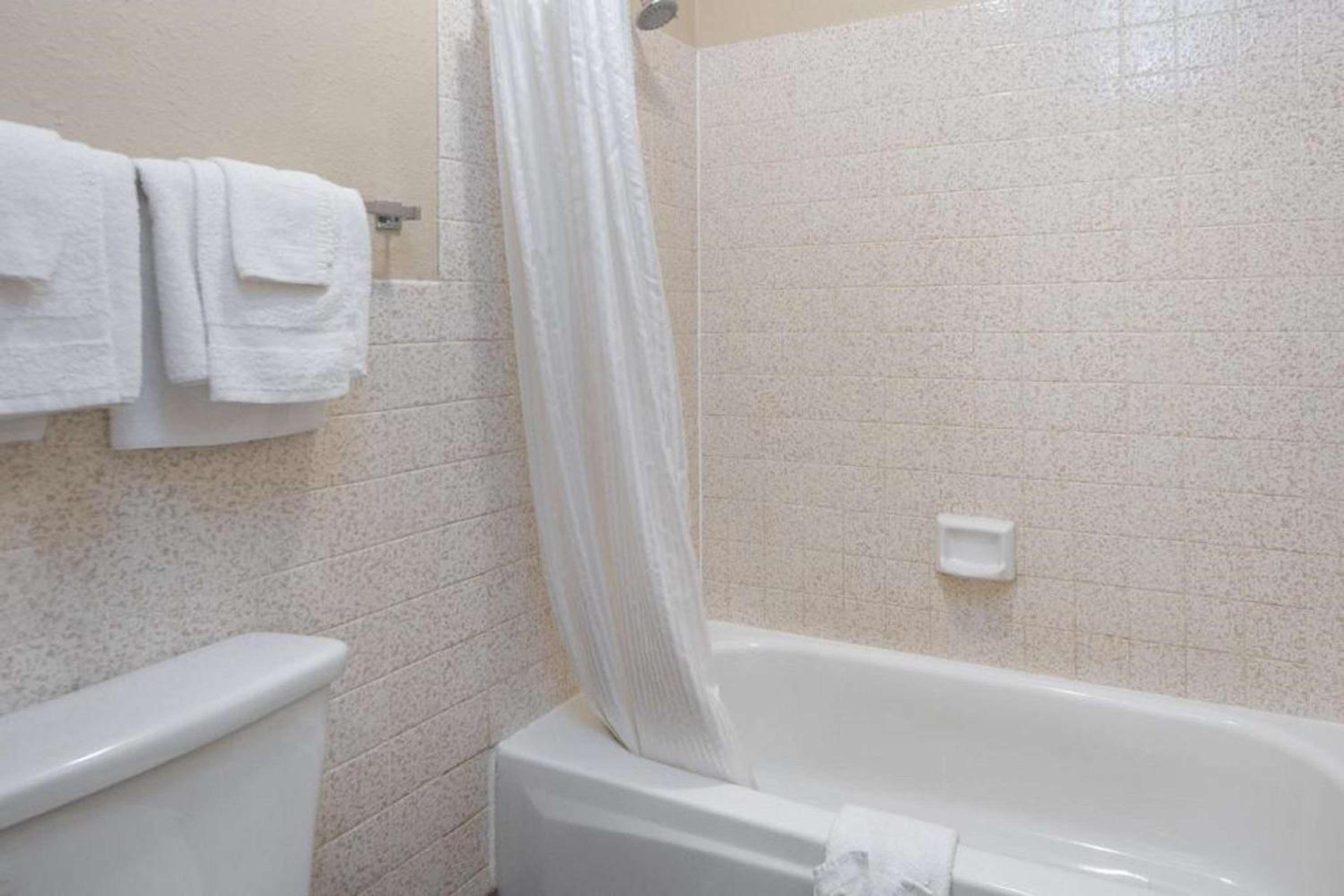 Fairfield Vacations - SureStay Hotel by Best Western Fairfield Napa Valley - Property Image 10