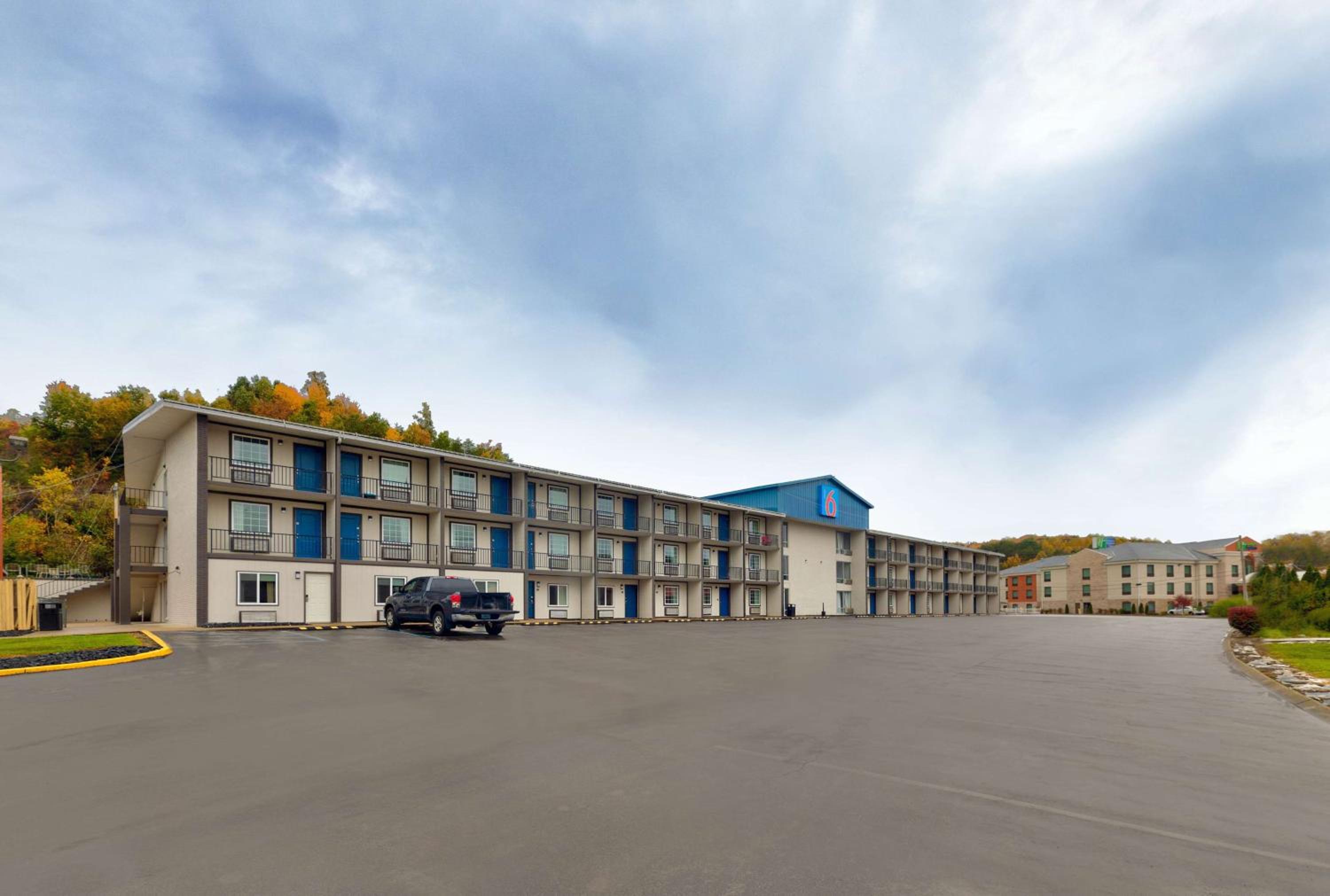 Motel 6 Corbin KY view 3