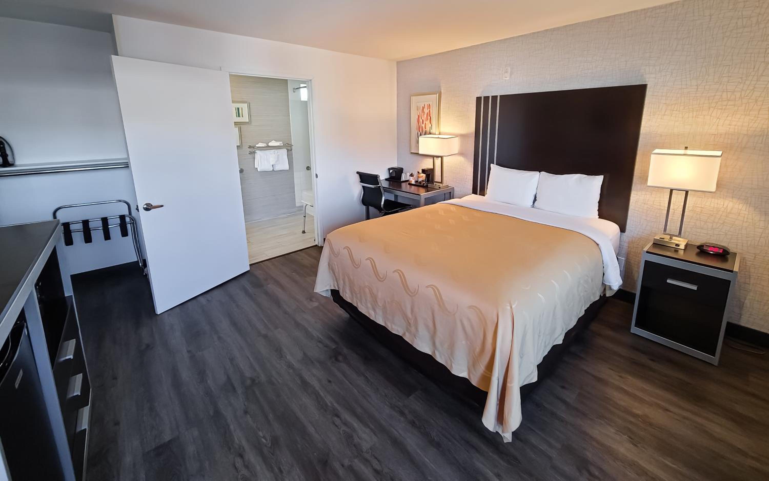 Burbank Vacations - Quality Inn Burbank Airport - Property Image 38
