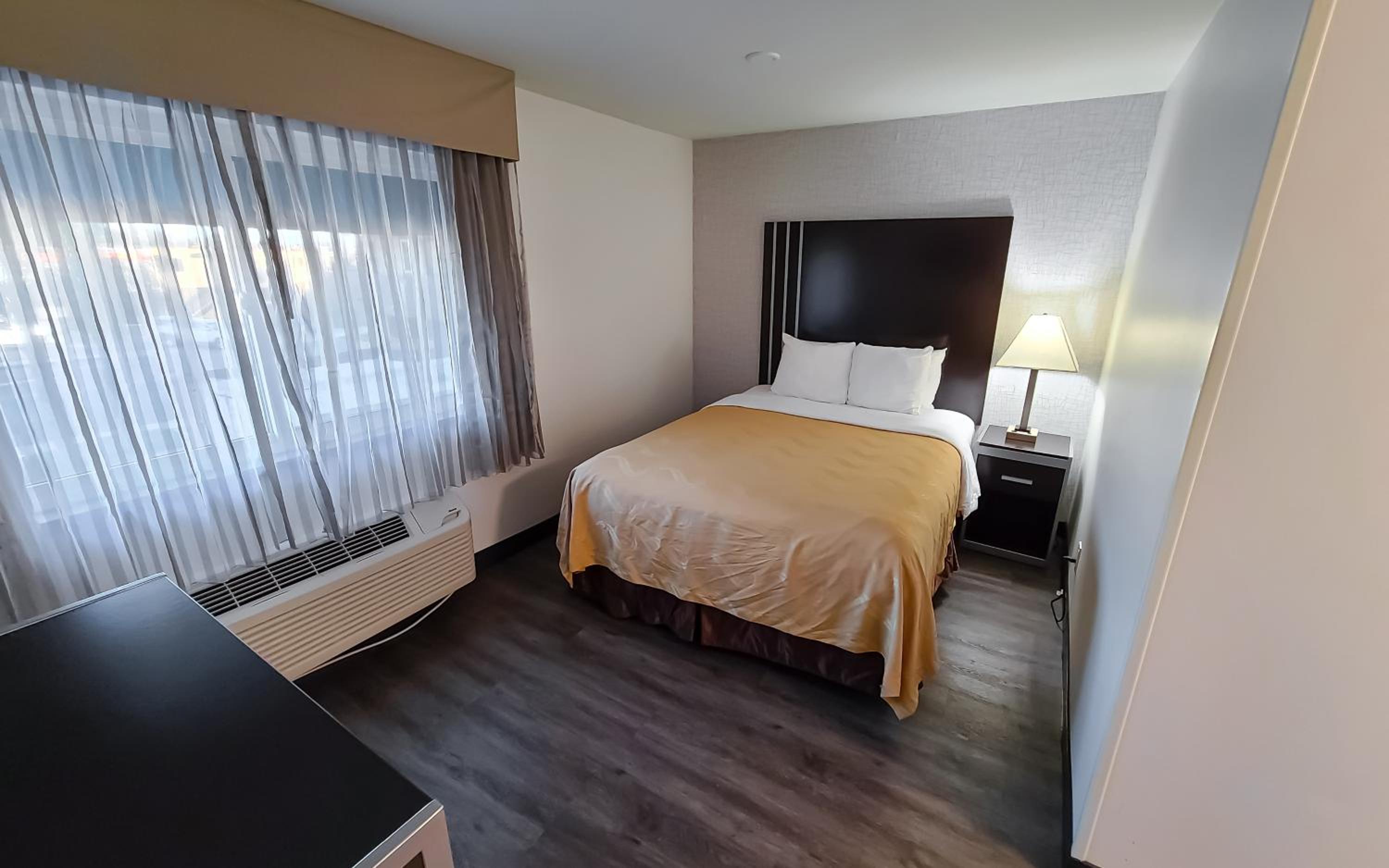 Burbank Vacations - Quality Inn Burbank Airport - Property Image 3