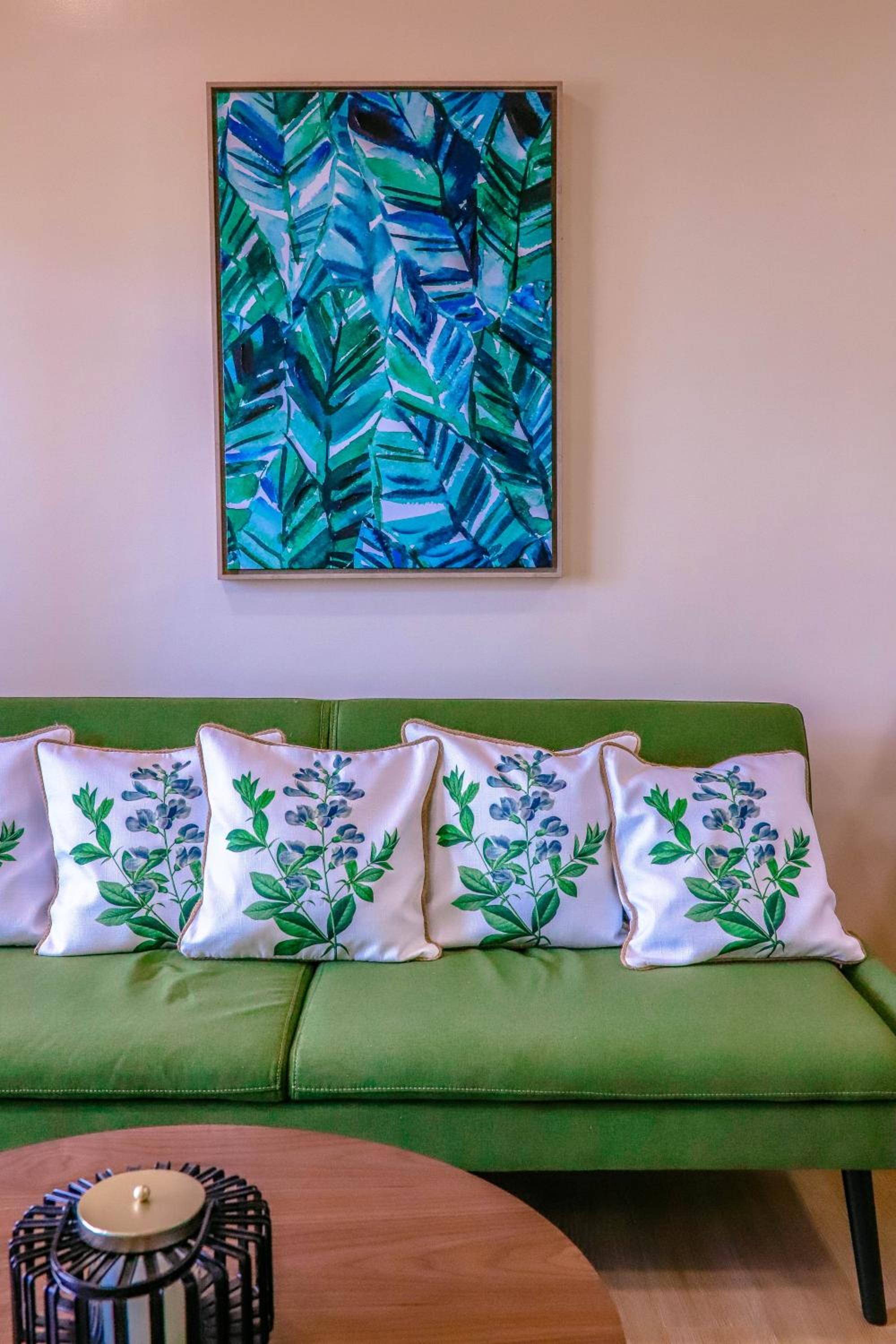 Noni's Resort