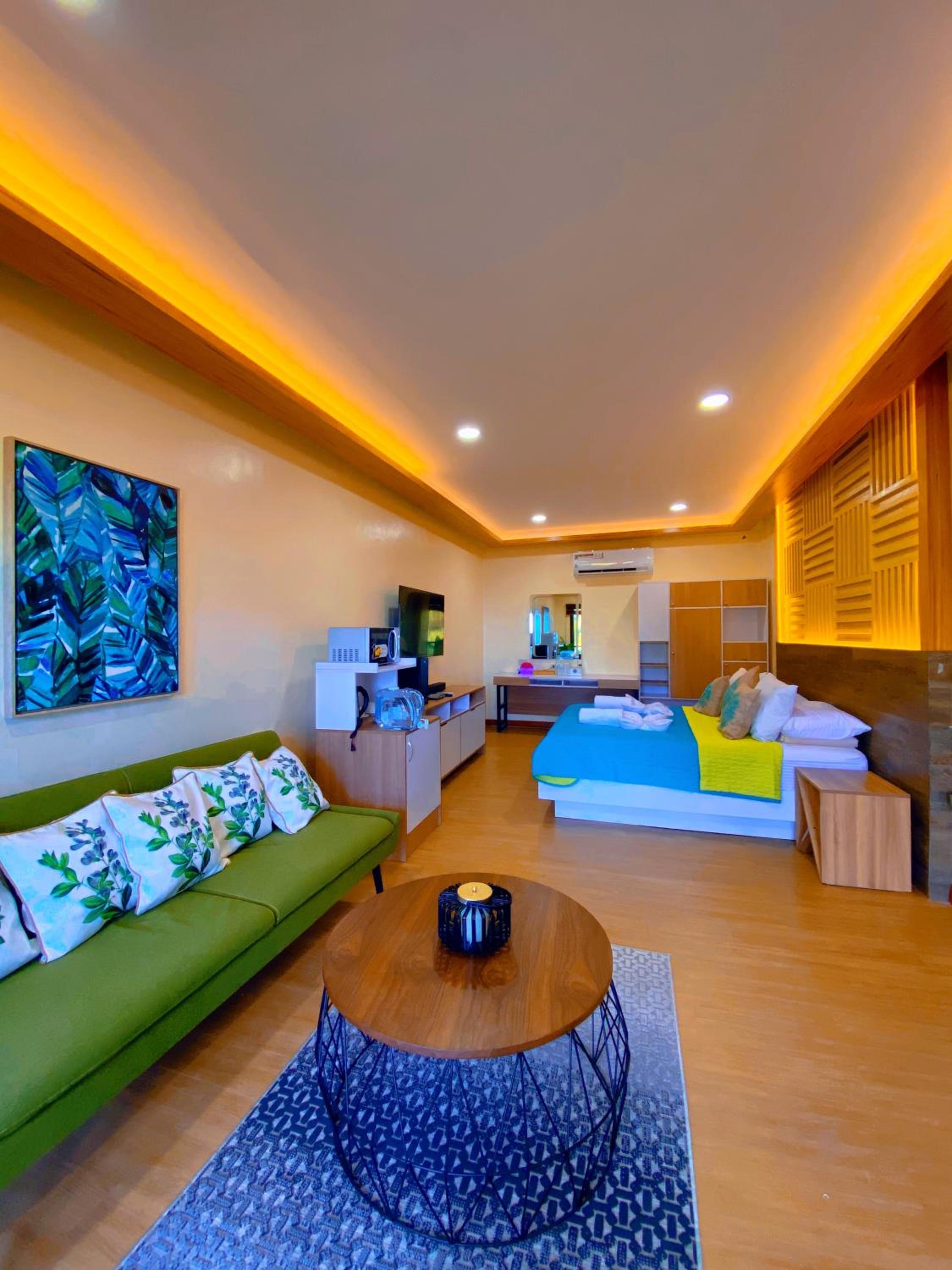 Noni's Resort