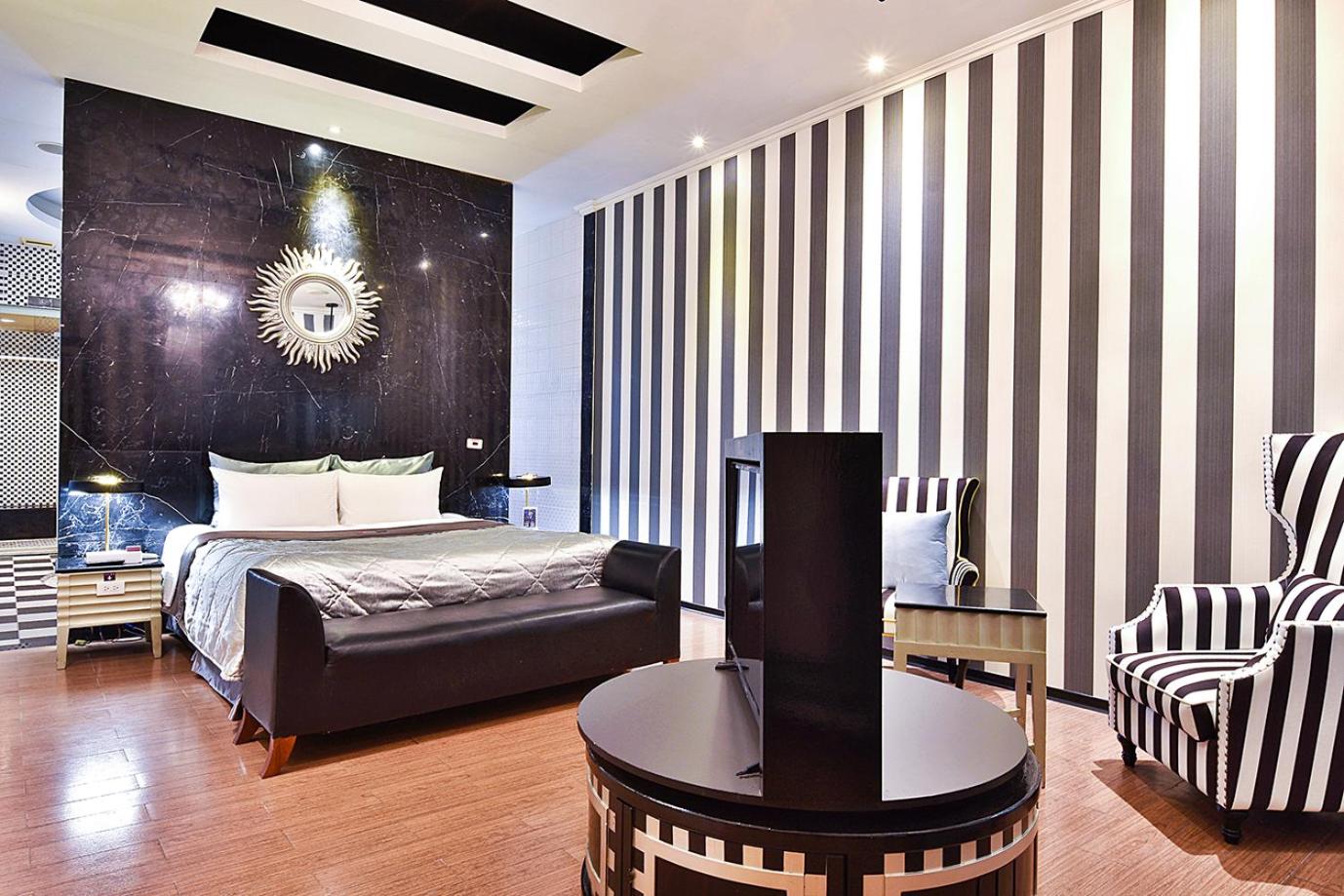 Vogue Boutique Motel