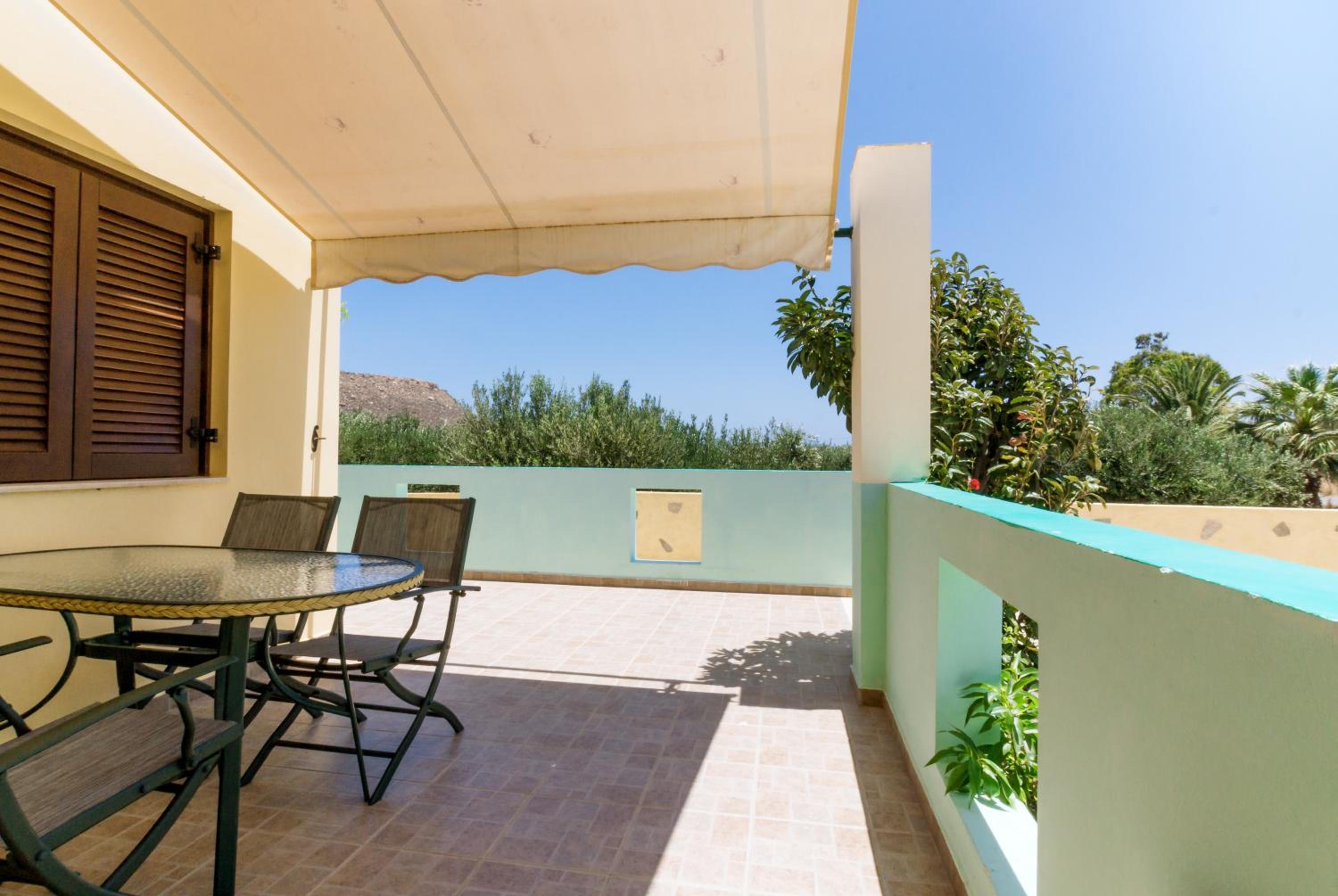Rousolakos Pool Apartments