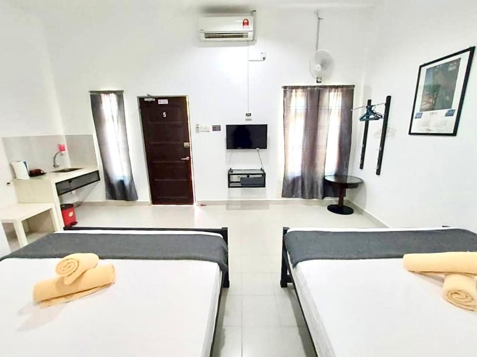 Belukar Lodges Private Homestay
