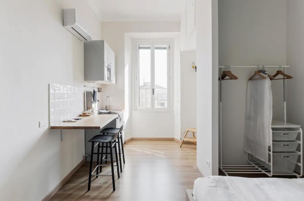 Minimal and Charming studio in Isola District photo 3