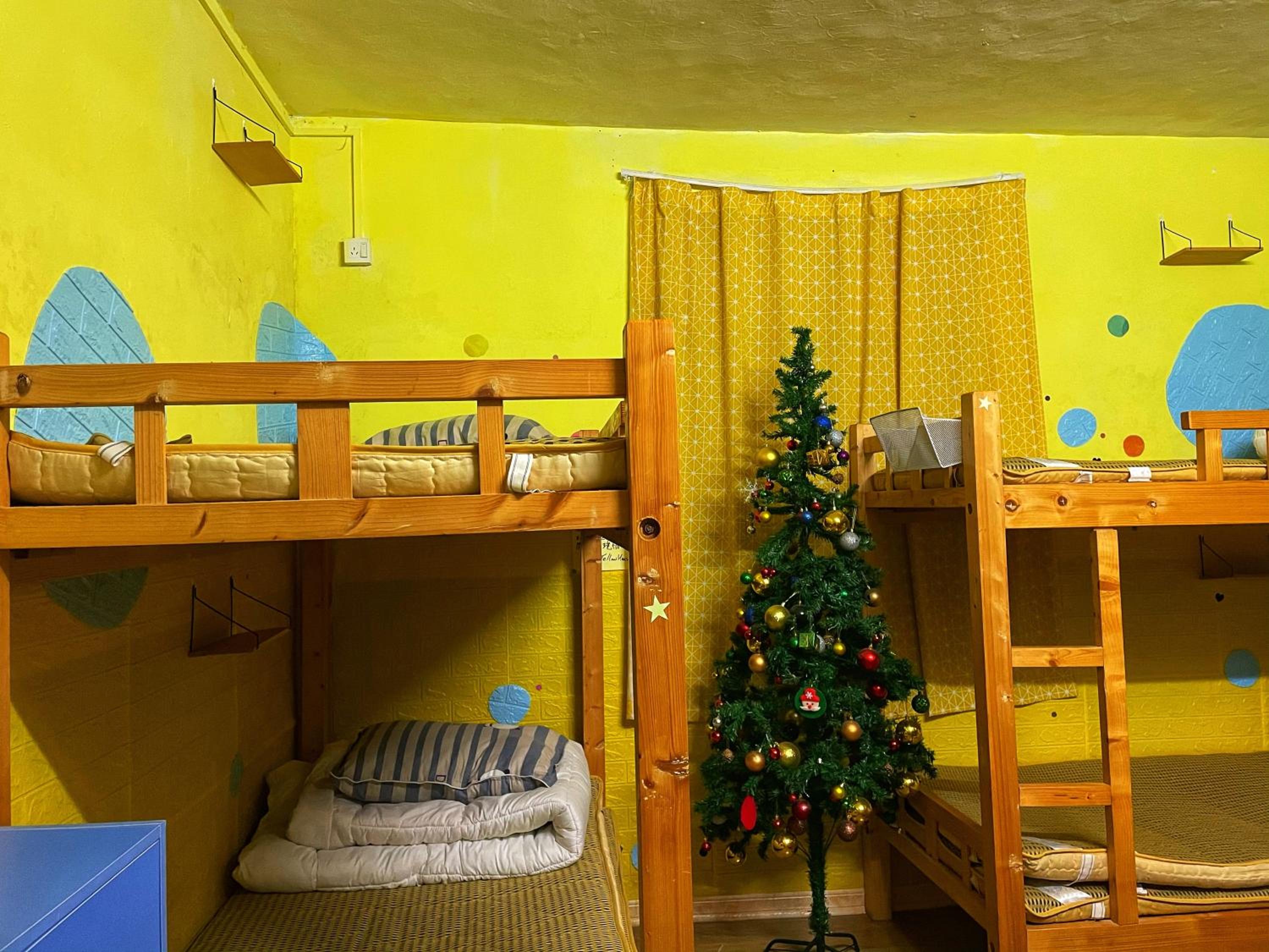 Yellow House Hostel Huizhou West Lake view 5