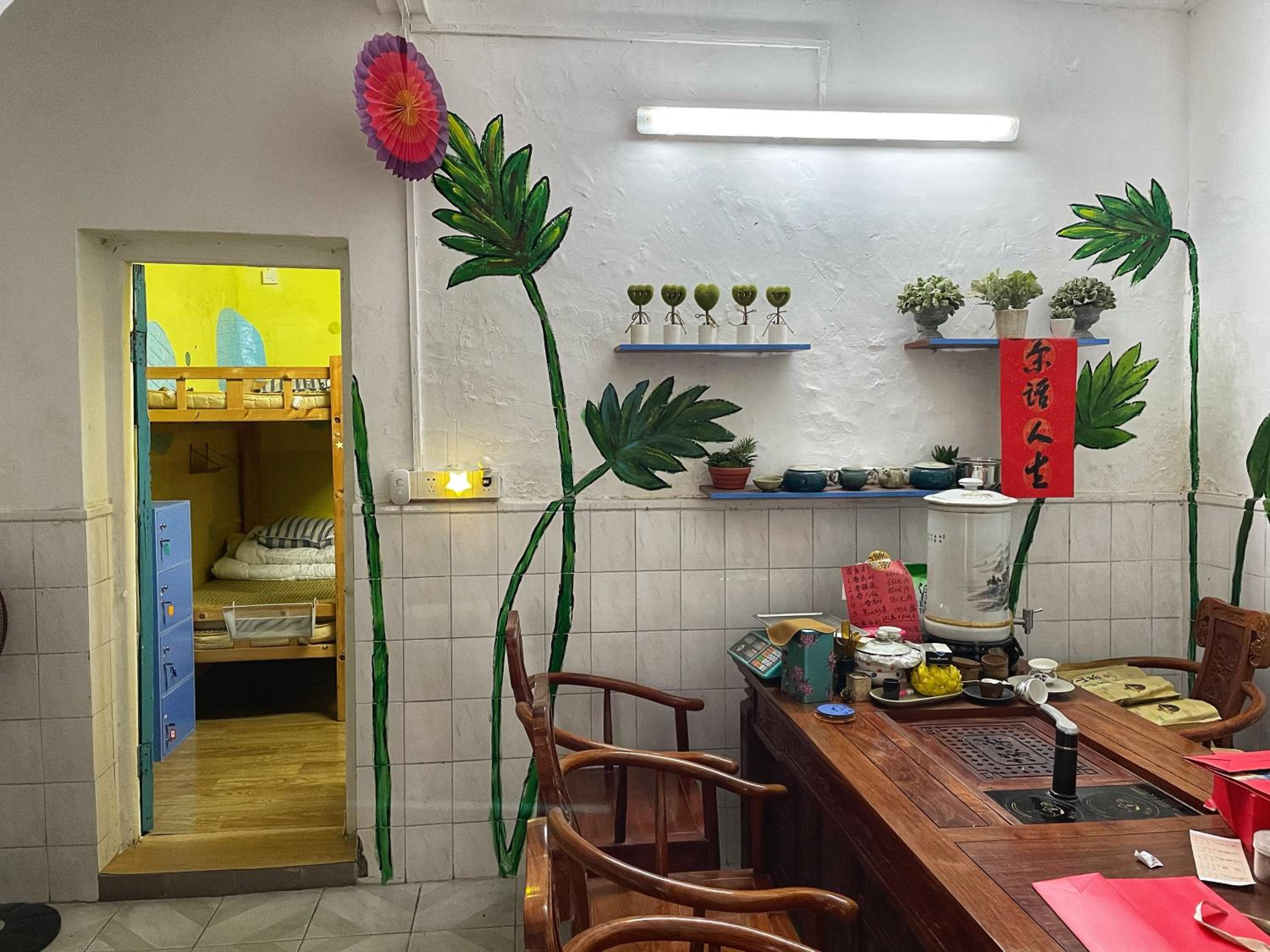 Yellow House Hostel Huizhou West Lake view 4
