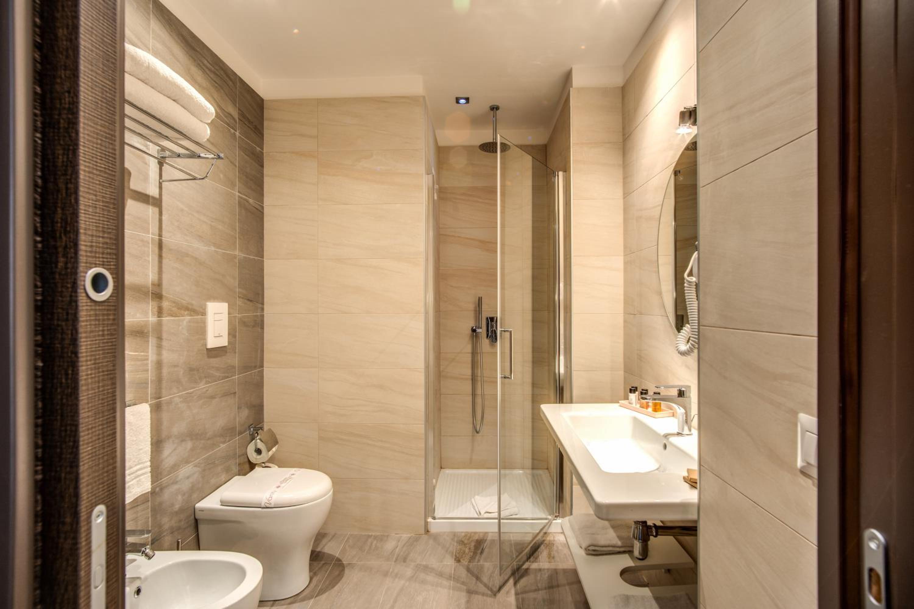 MZ HOTEL en Rome — bathroom