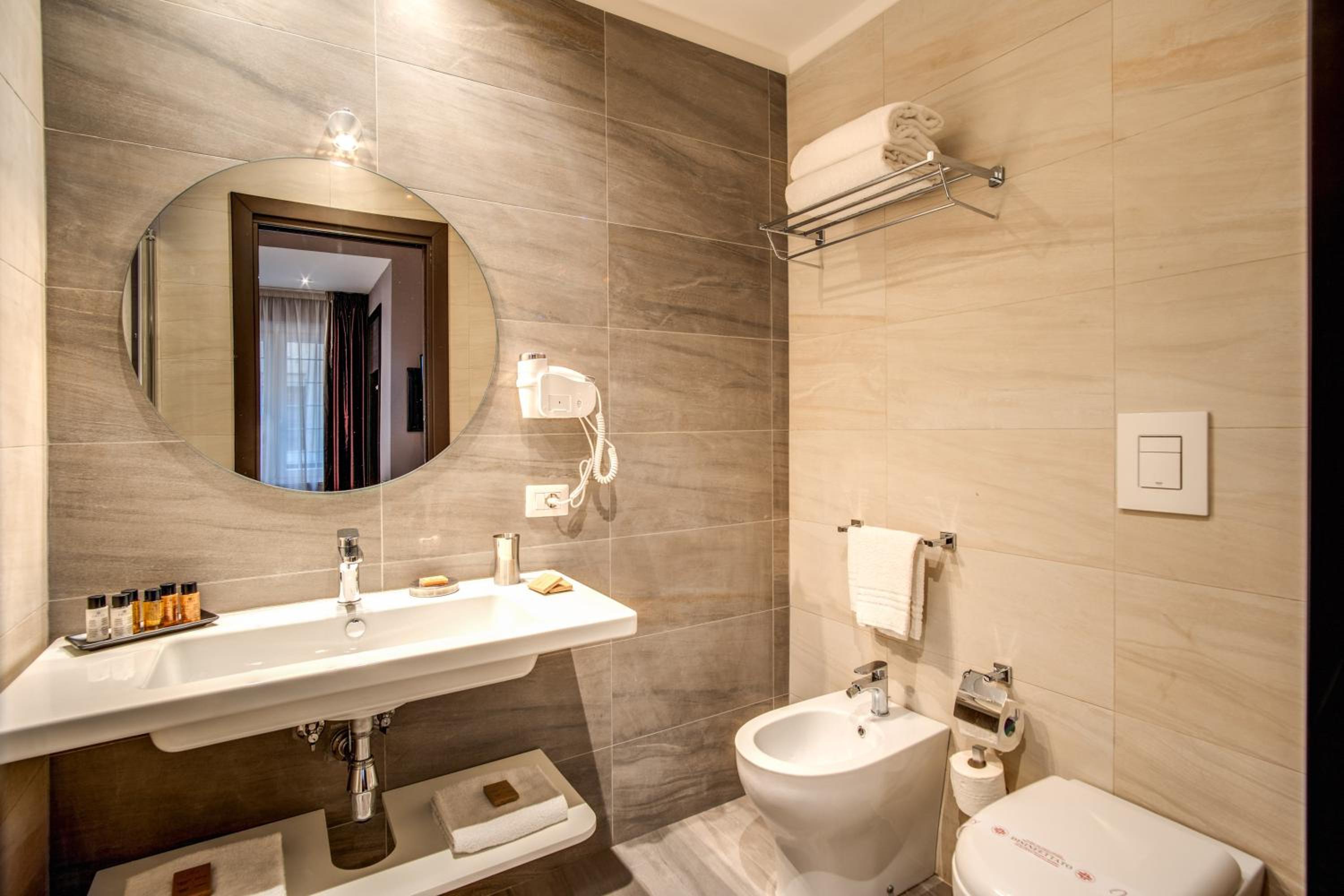 MZ HOTEL en Rome — bathroom