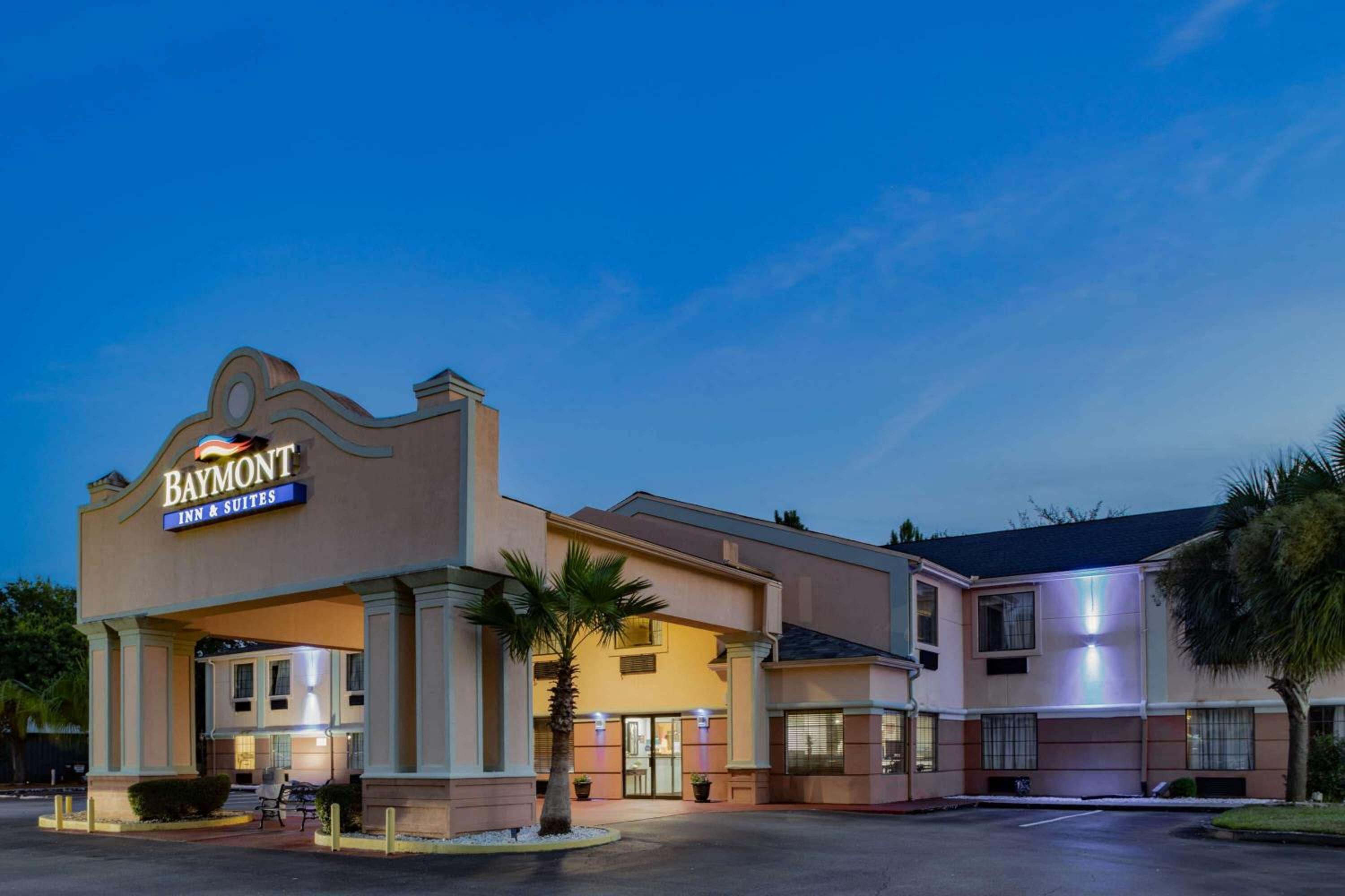 Newly Renovated Red Roof Inn & Suites Hinesville with breakfast, Zdjęcie 86