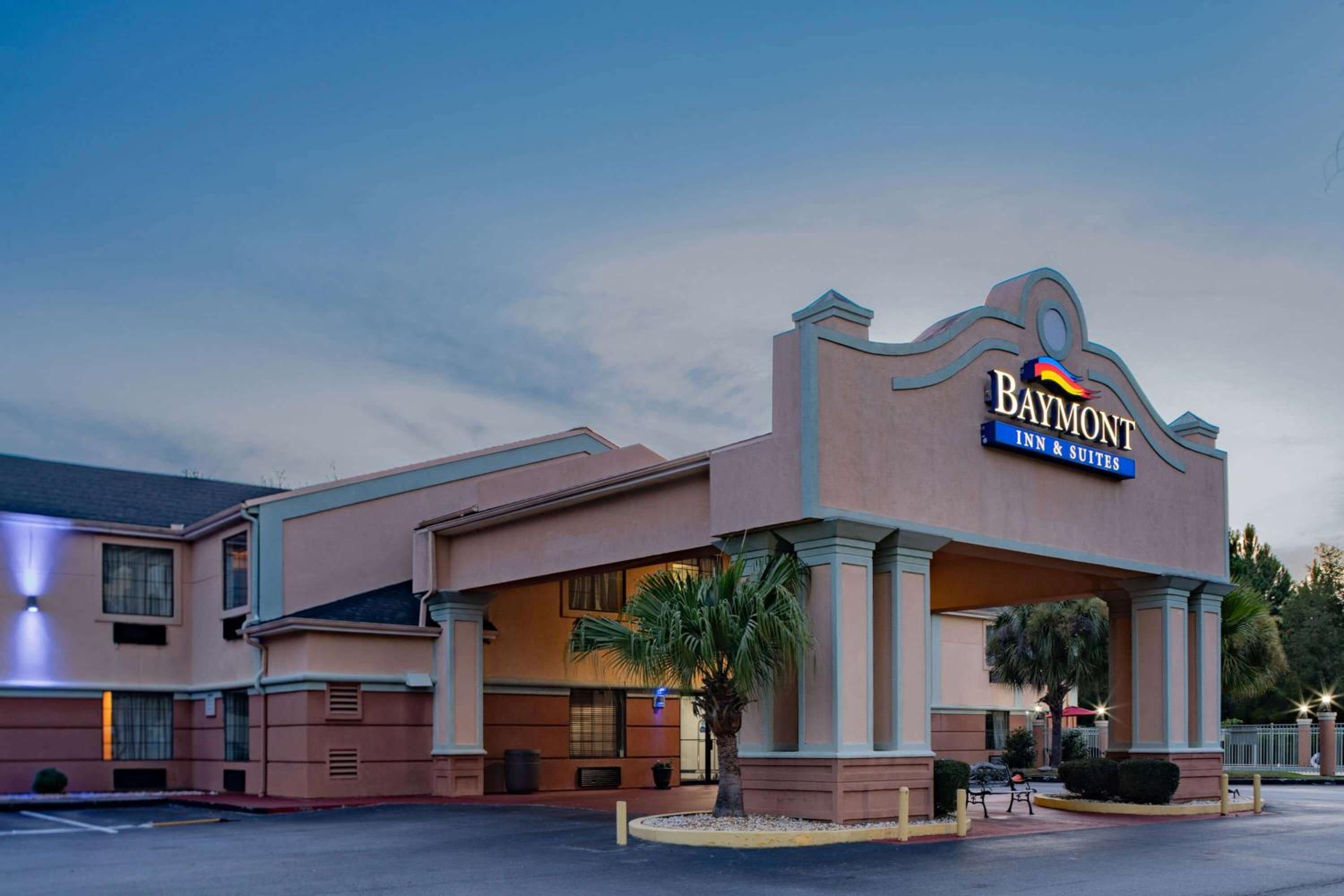 Newly Renovated Red Roof Inn & Suites Hinesville with breakfast