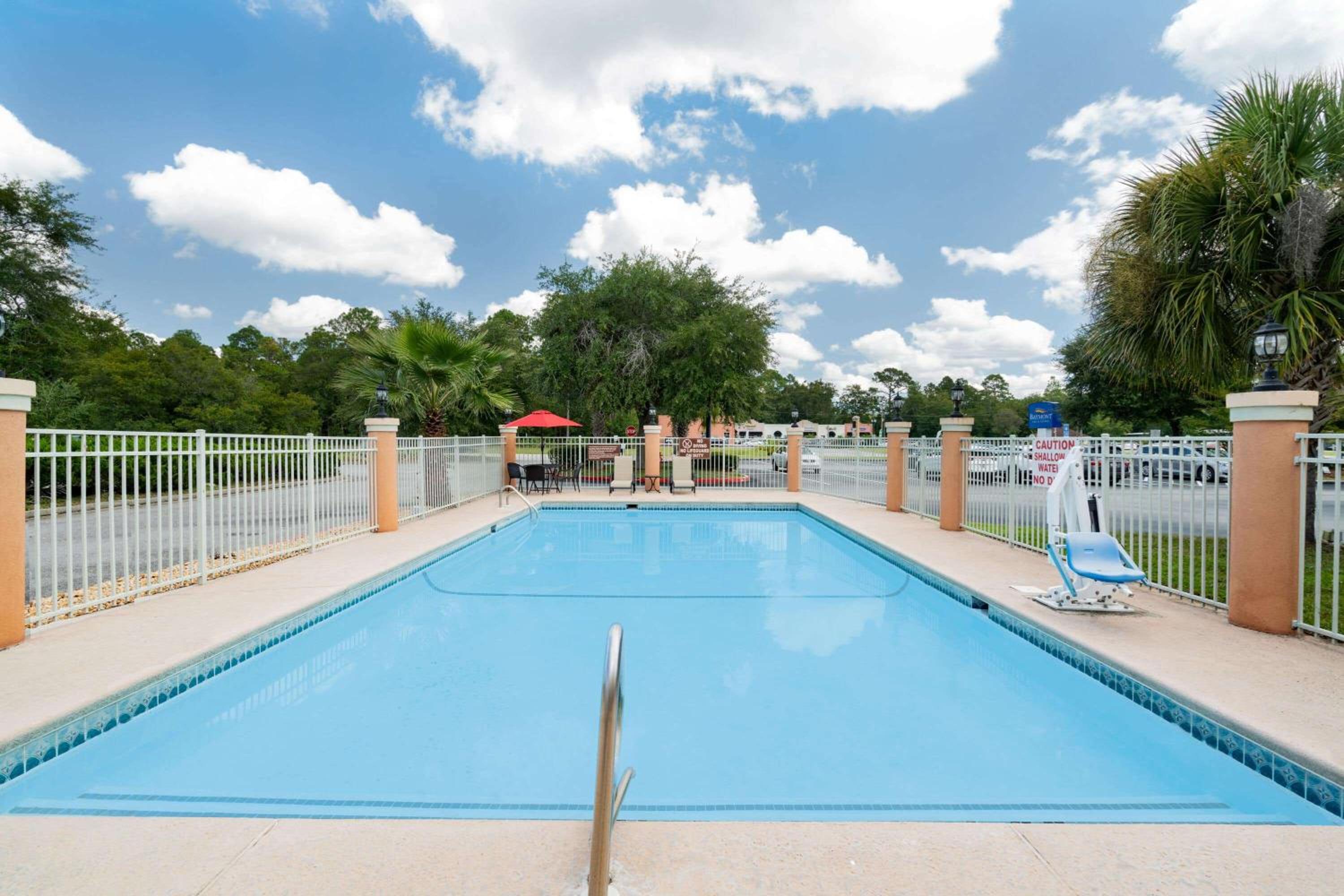 Newly Renovated Red Roof Inn & Suites Hinesville with breakfast, Zdjęcie 15