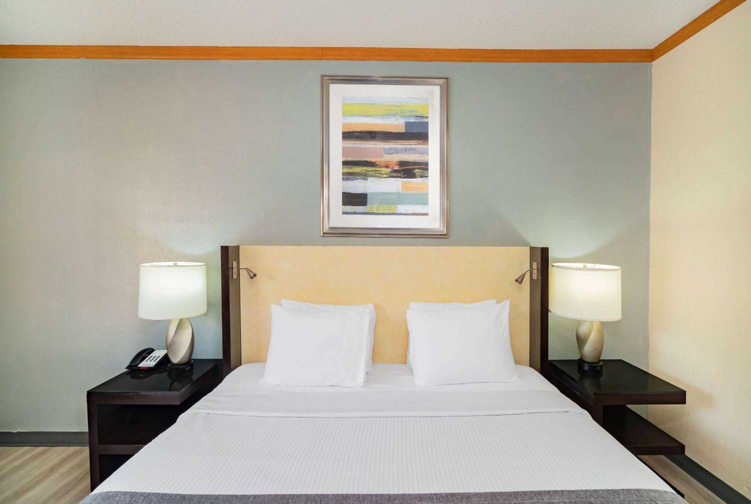 Newly Renovated Red Roof Inn & Suites Hinesville with breakfast, Zdjęcie 22