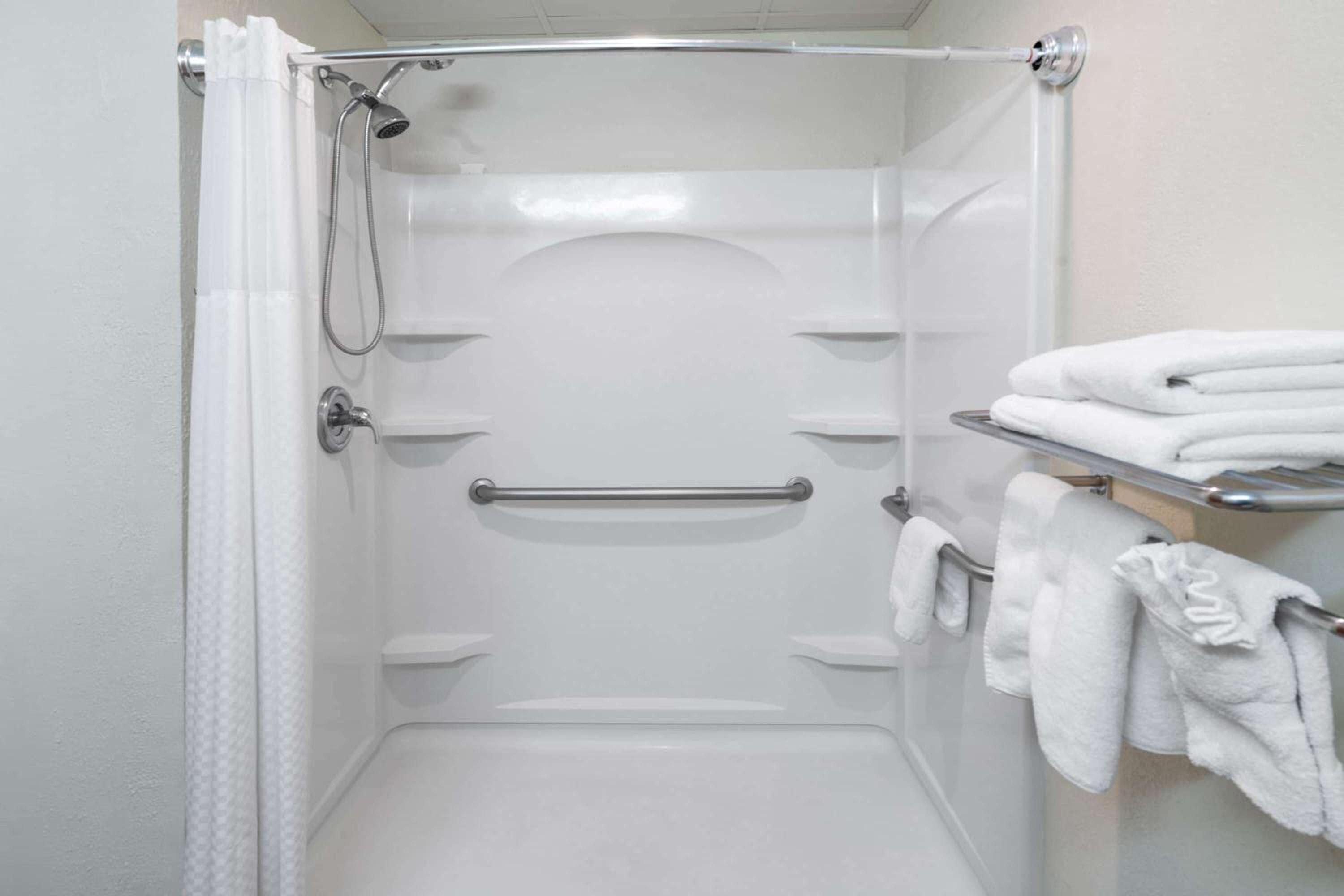 Newly Renovated Red Roof Inn & Suites Hinesville with breakfast, Zdjęcie 36