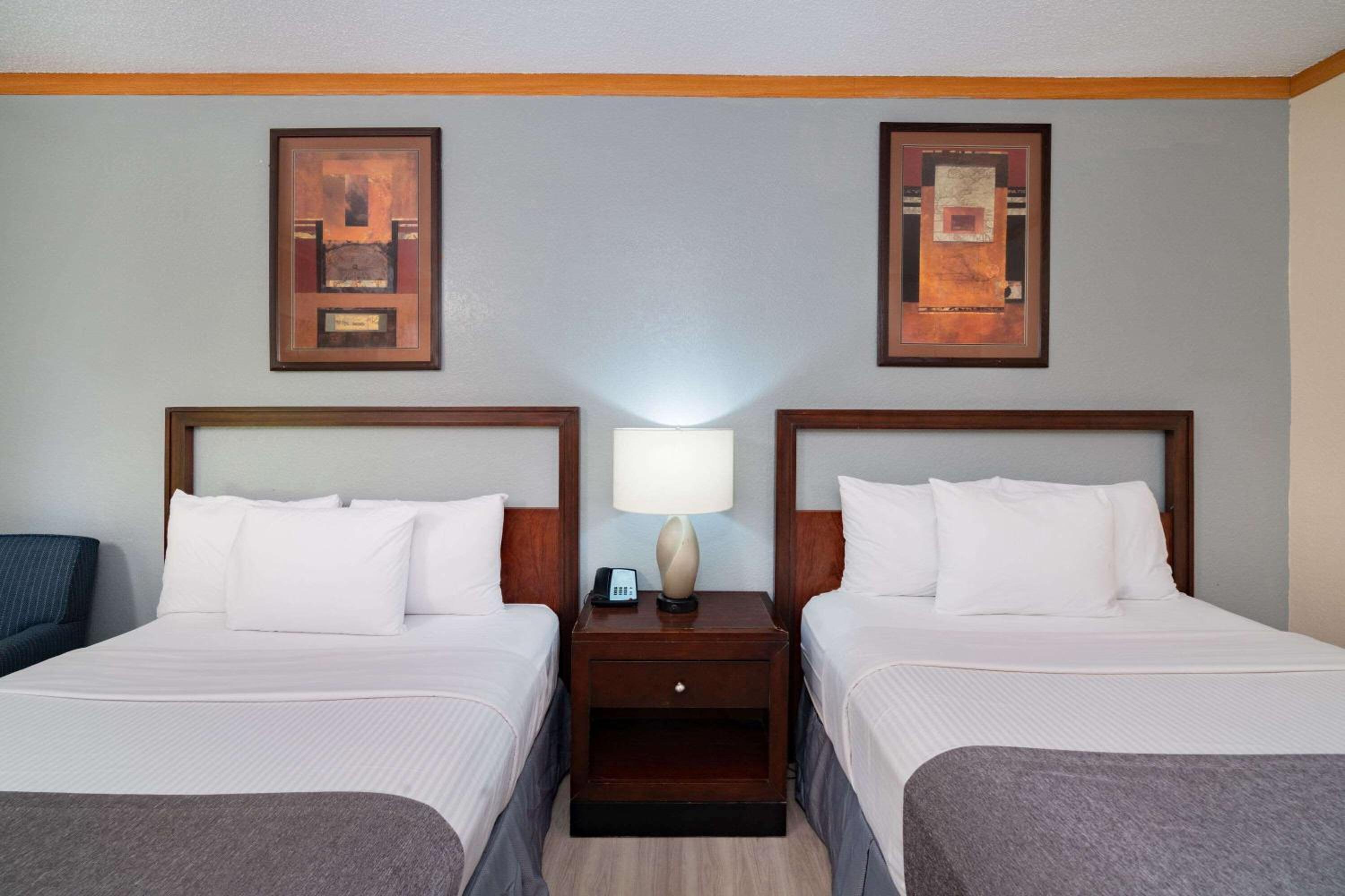 Newly Renovated Red Roof Inn & Suites Hinesville with breakfast, Zdjęcie 59