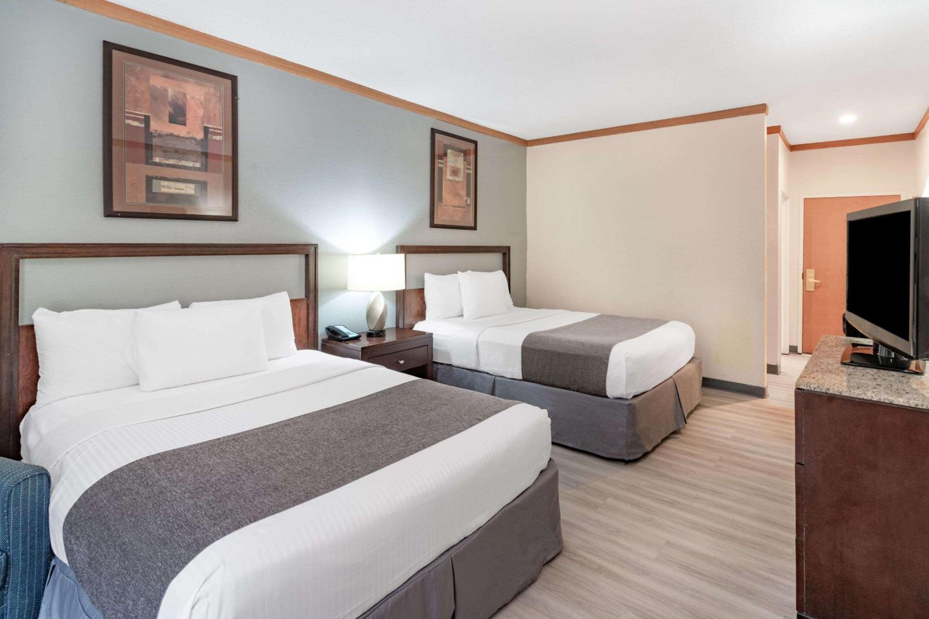 Newly Renovated Red Roof Inn & Suites Hinesville with breakfast, Zdjęcie 69