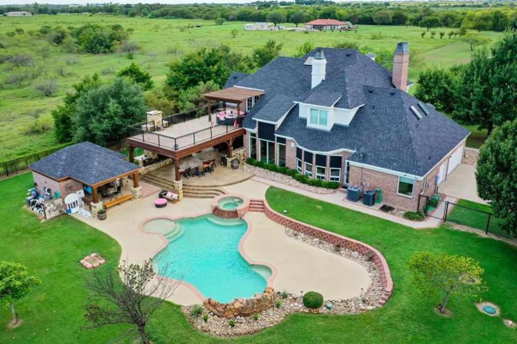 Luxury 5 Acre Private Estate on Lake Ray Roberts view 3