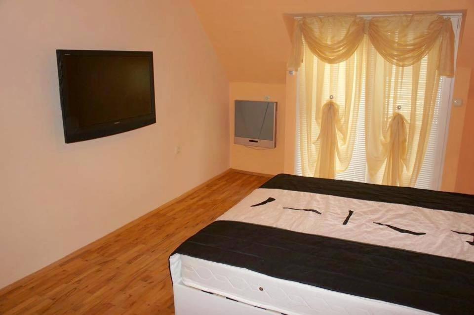 Venis House