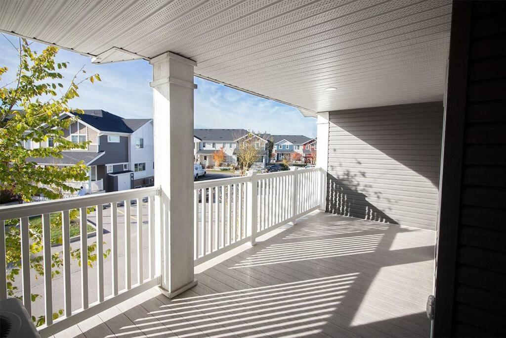 Luxurious 2 Bedroom Townhouse in south Winnipeg view 3
