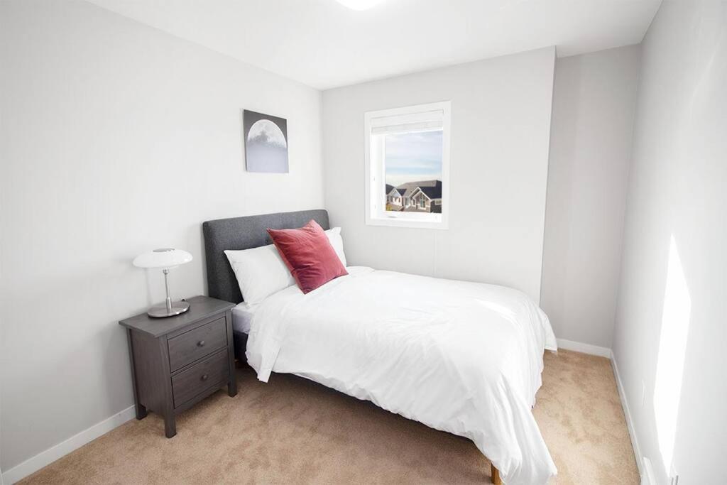 Luxurious 2 Bedroom Townhouse in south Winnipeg view 4