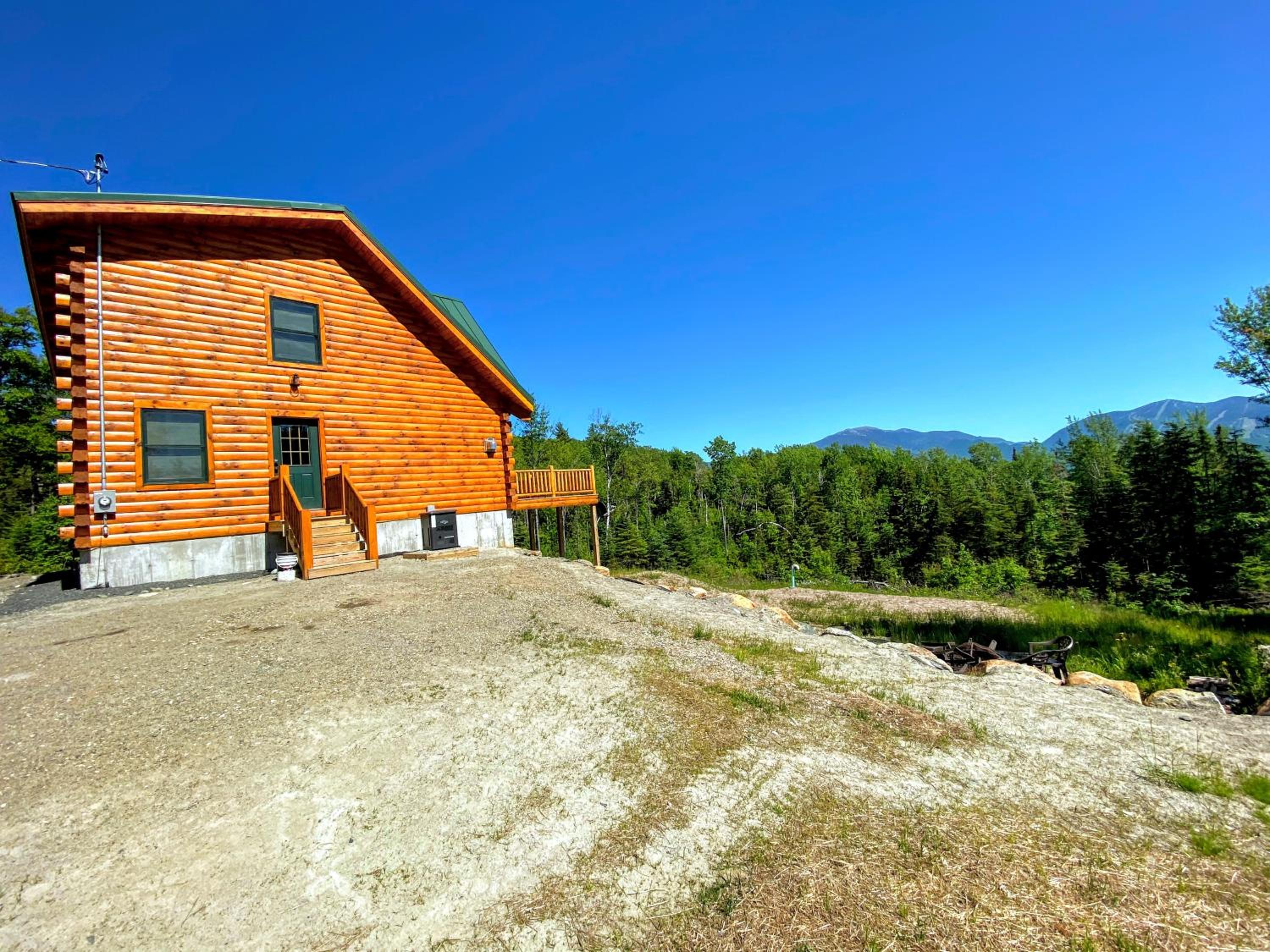 UV Log home with direct Cannon Mountain views Minutes to attractions Fireplace Pool Table AC
