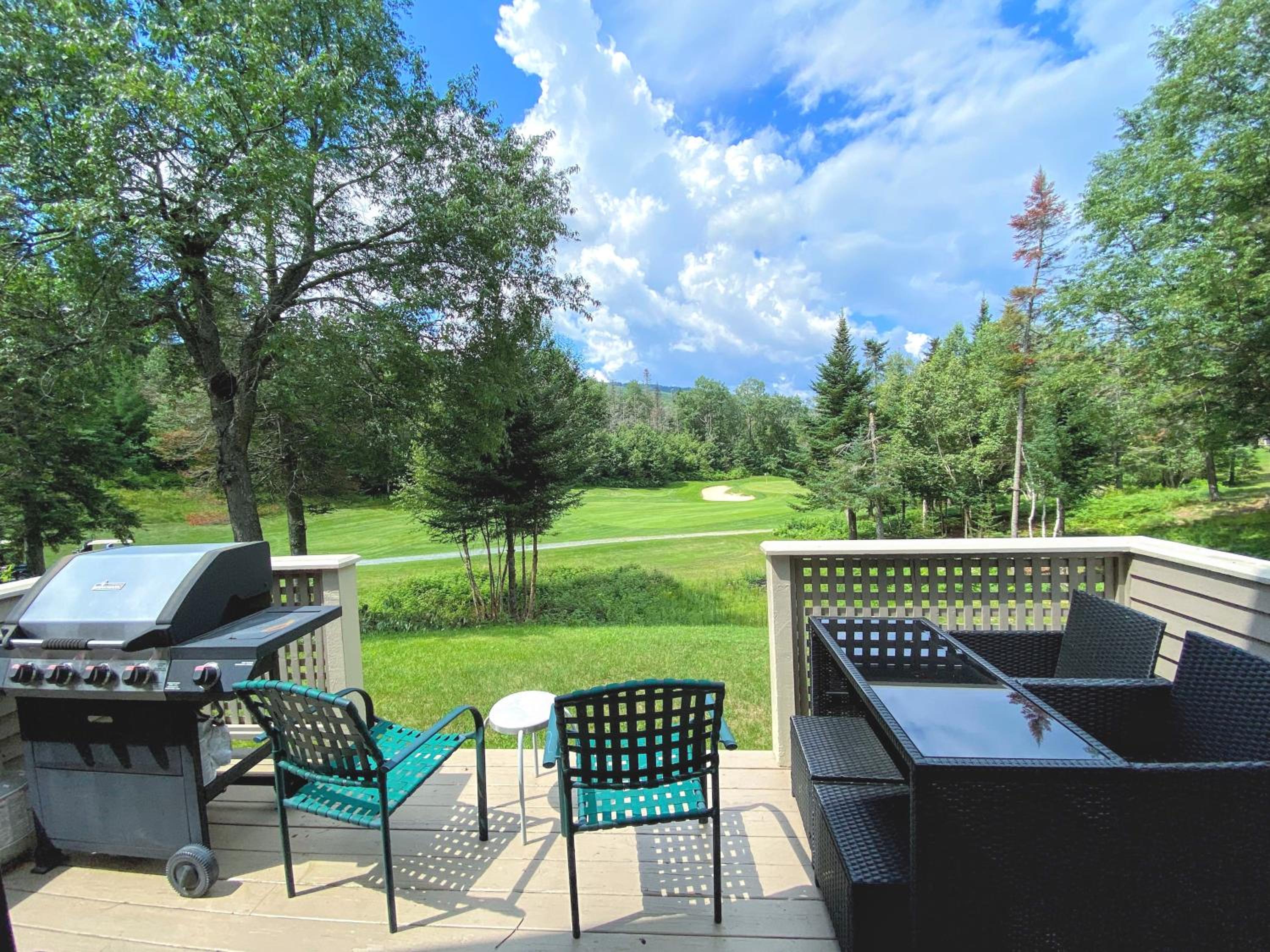 F7 Comfortable golf course townhouse within walking distance of Mount Washington Hotel