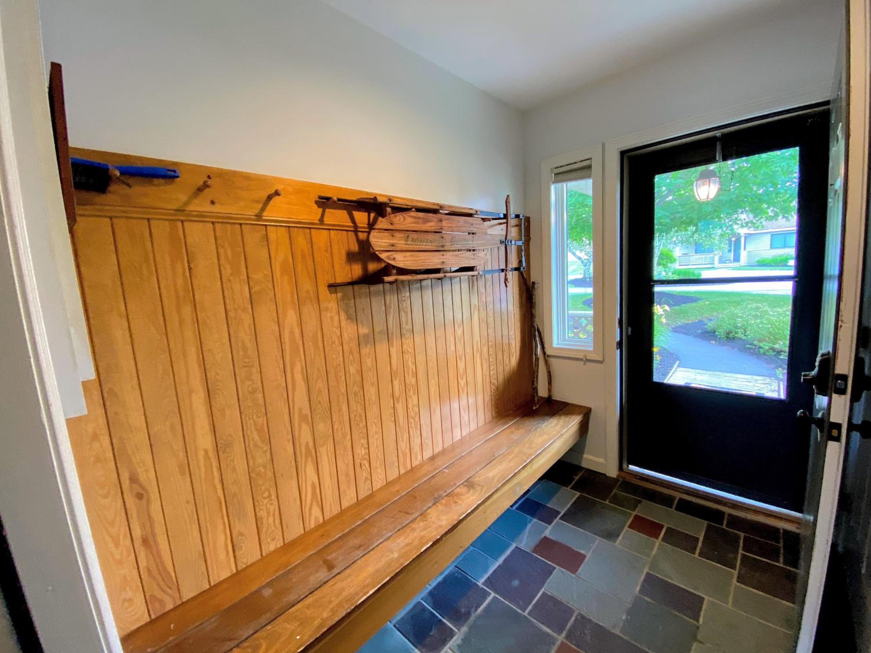 F7 Comfortable golf course townhouse within walking distance of Mount Washington Hotel