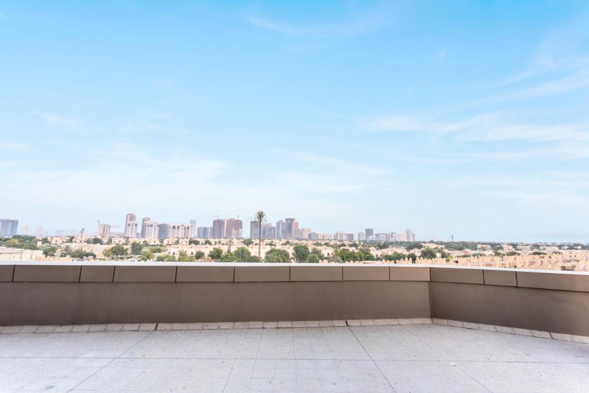 Live spacious 3BR apartment all En Suite & Balcony