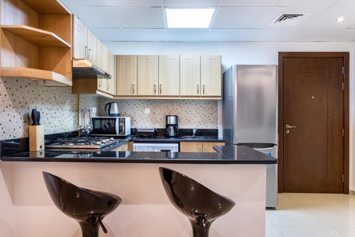 Live spacious 3BR apartment all En Suite & Balcony