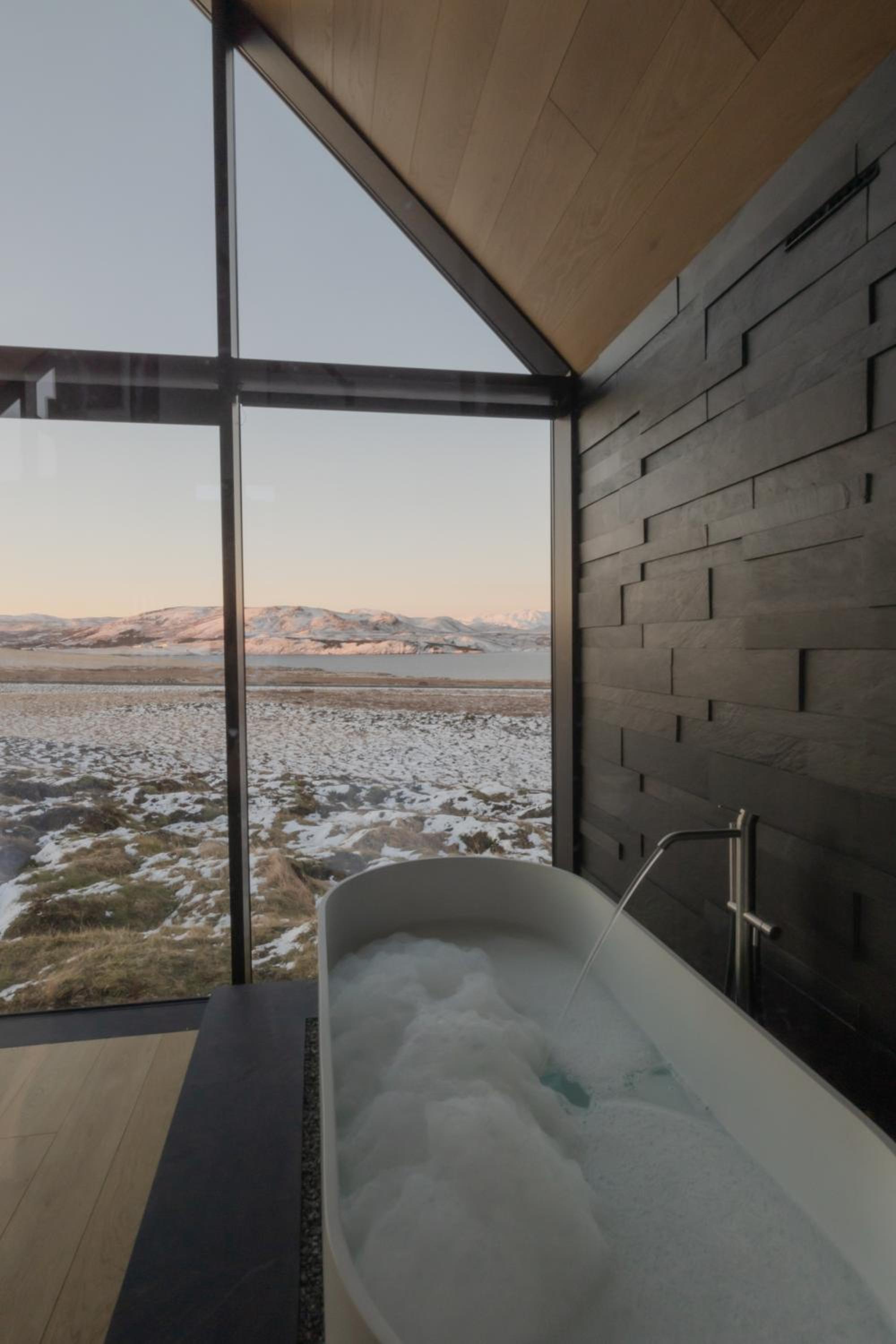 Iceland Lakeview Retreat view 3