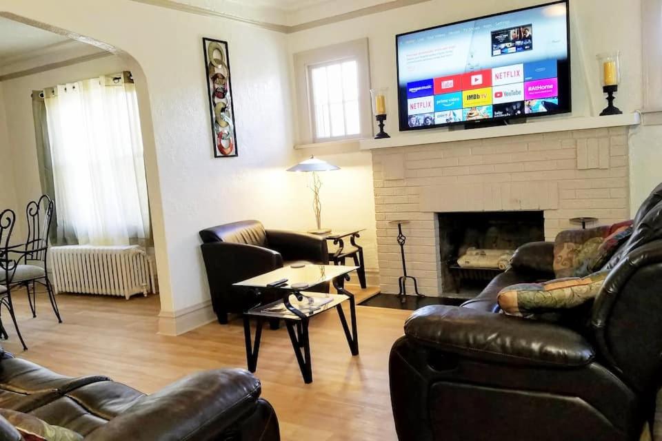 Waukegan Vacations - 2 BR Apt near Great Lakes Naval Base and 6 Flags - Property Image 29