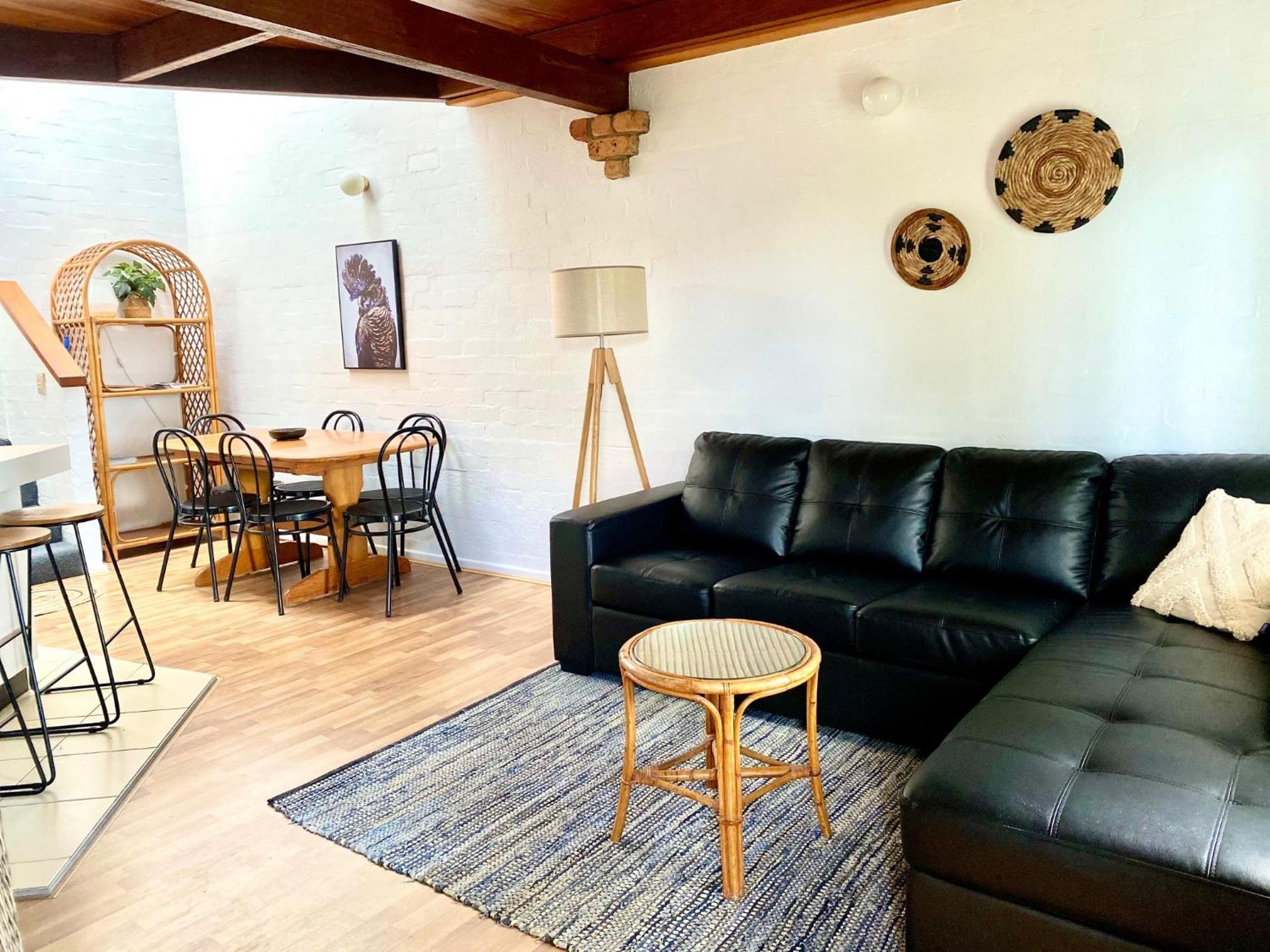 Palm View Loft - Gilmore Court 4 - 34 Lawson Street view 3