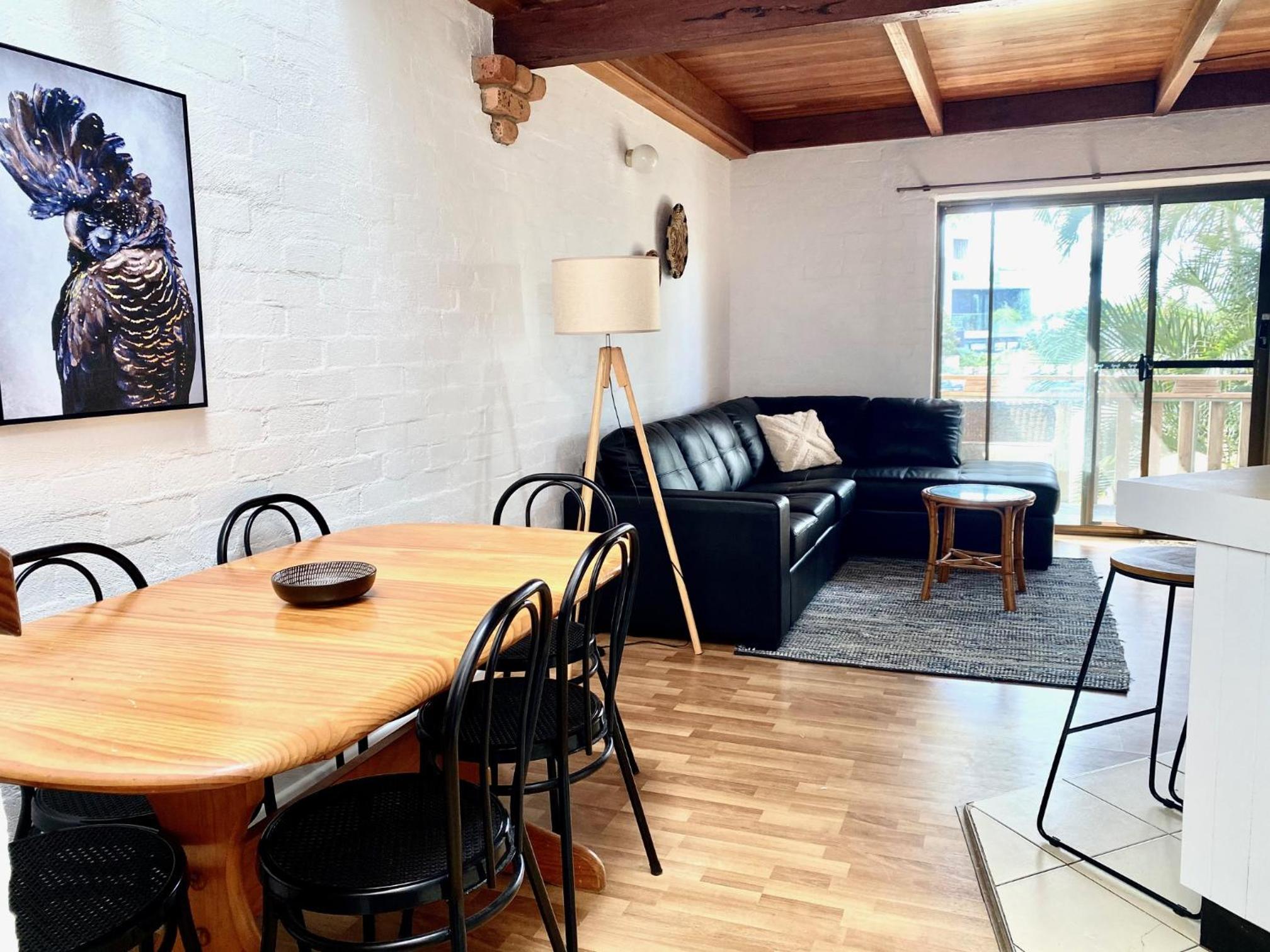 Palm View Loft - Gilmore Court 4 - 34 Lawson Street view 5