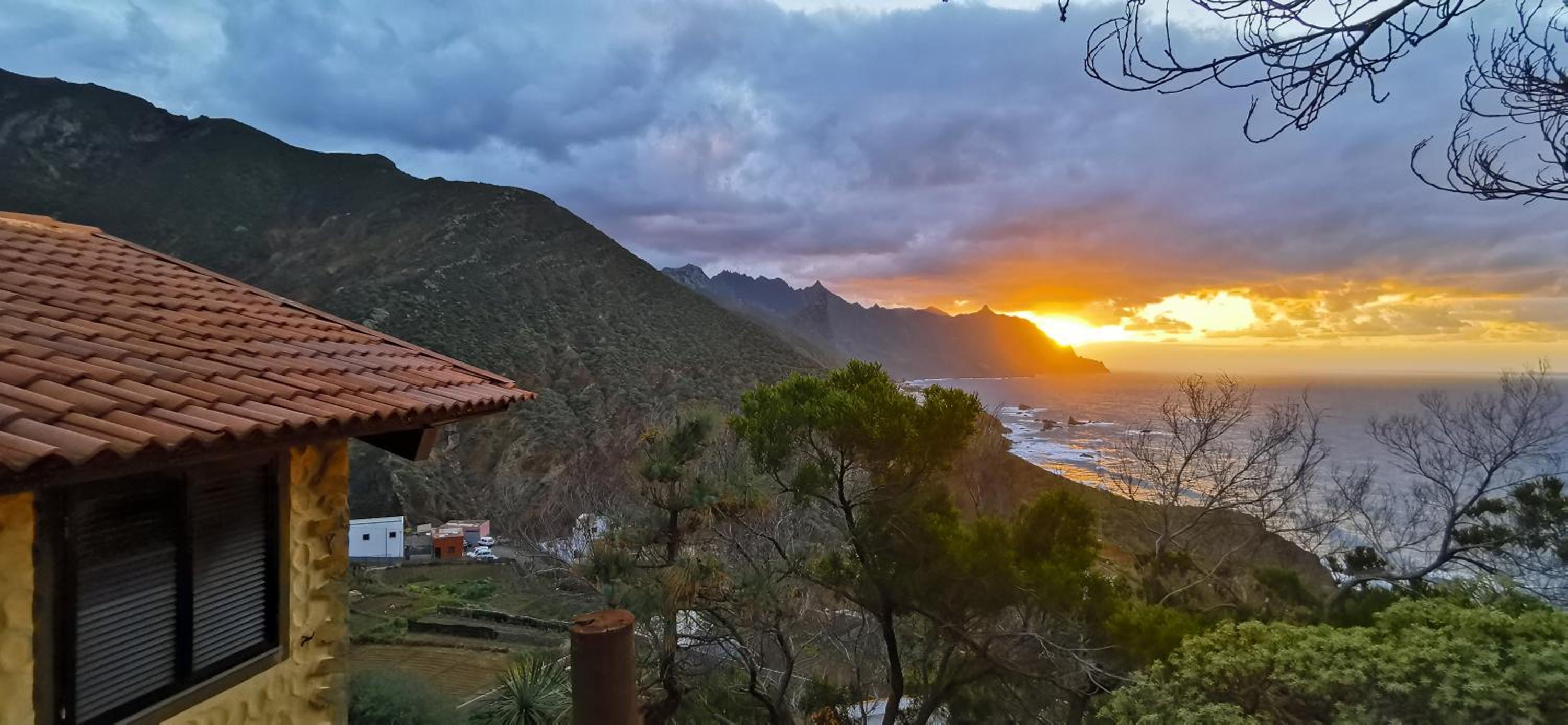 Casa Amarilla de Playa Benijo