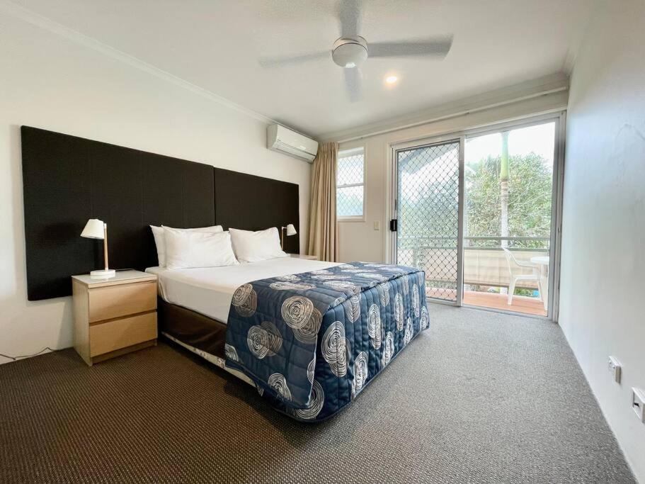 Diamond Beach Poolside 44 Premium