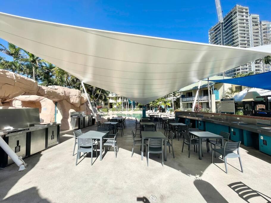 Diamond Beach Poolside 44 Premium