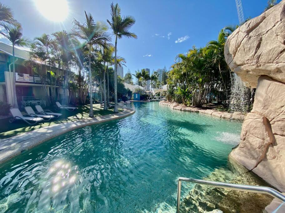 Diamond Beach Poolside 44 Premium