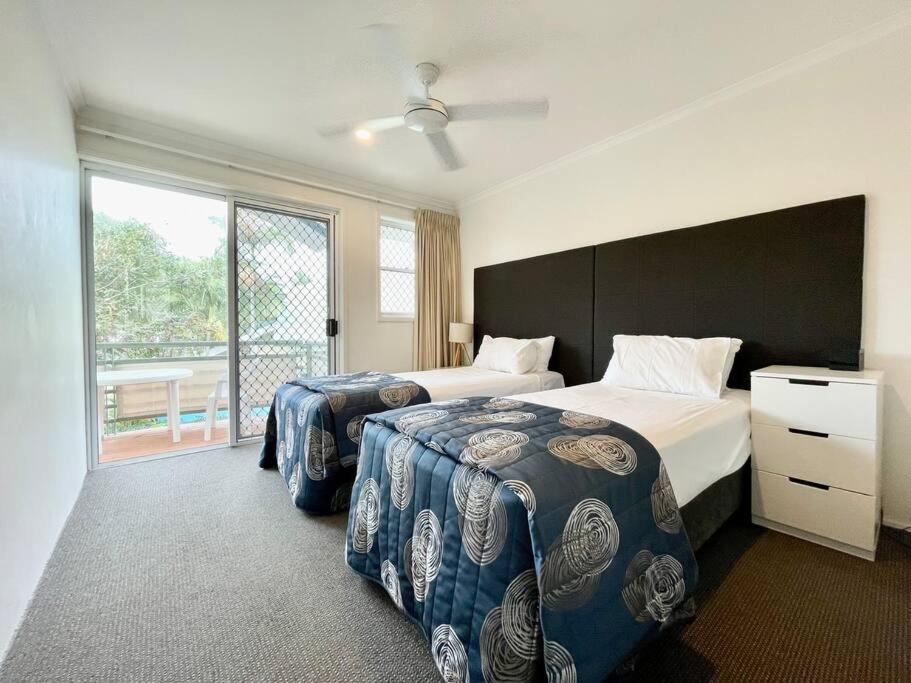 Diamond Beach Poolside 44 Premium