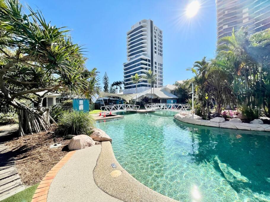 Diamond Beach Poolside 44 Premium