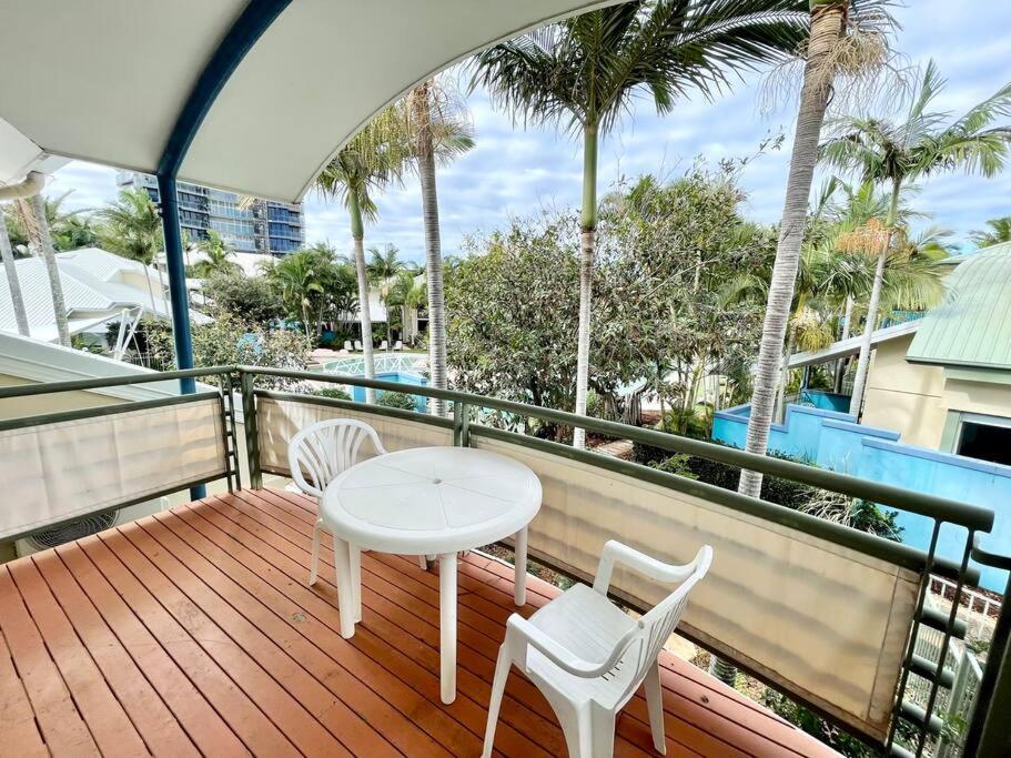 Diamond Beach Poolside 44 Premium