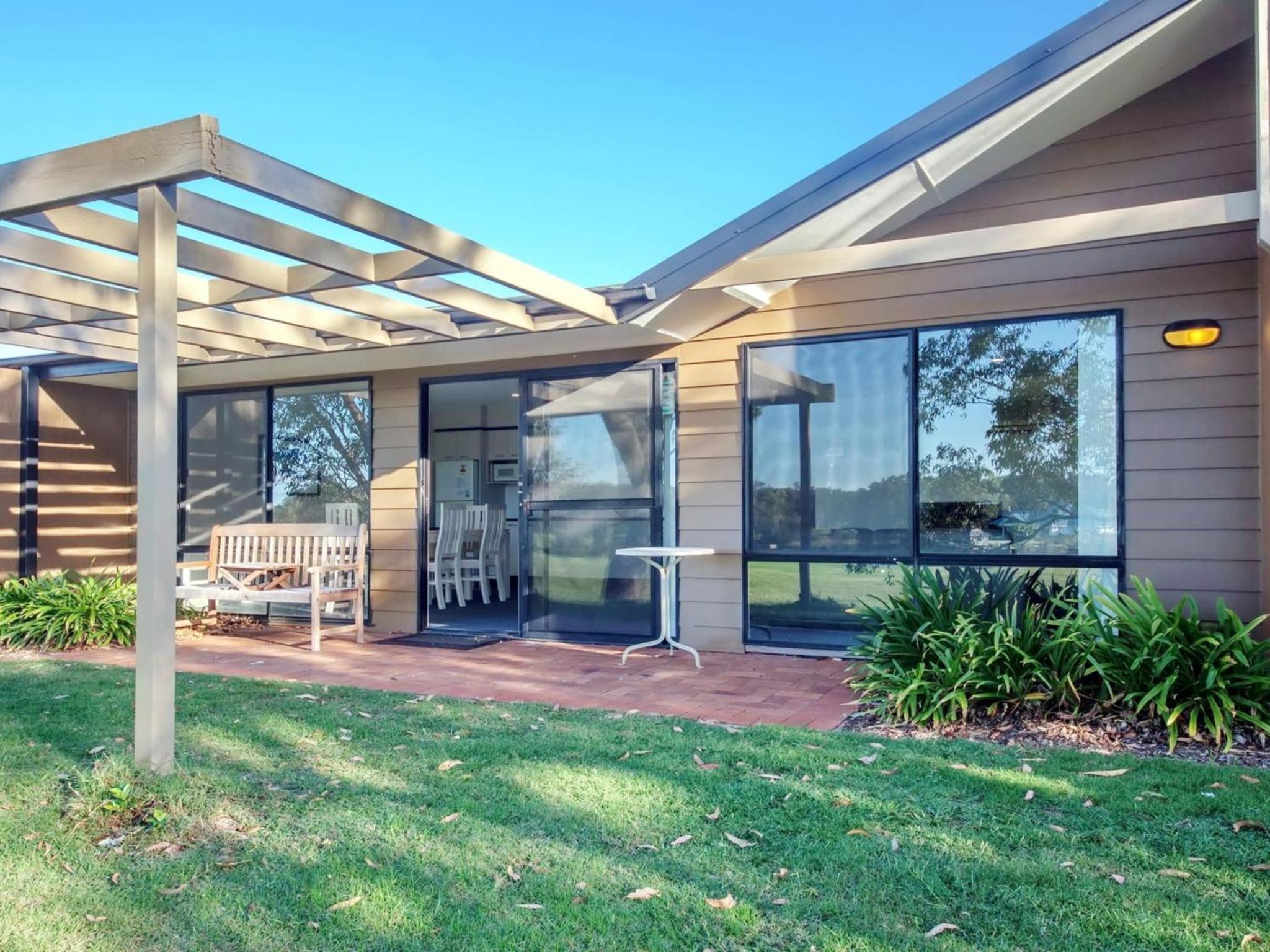 Hotel Horizons Retreat - Image 1