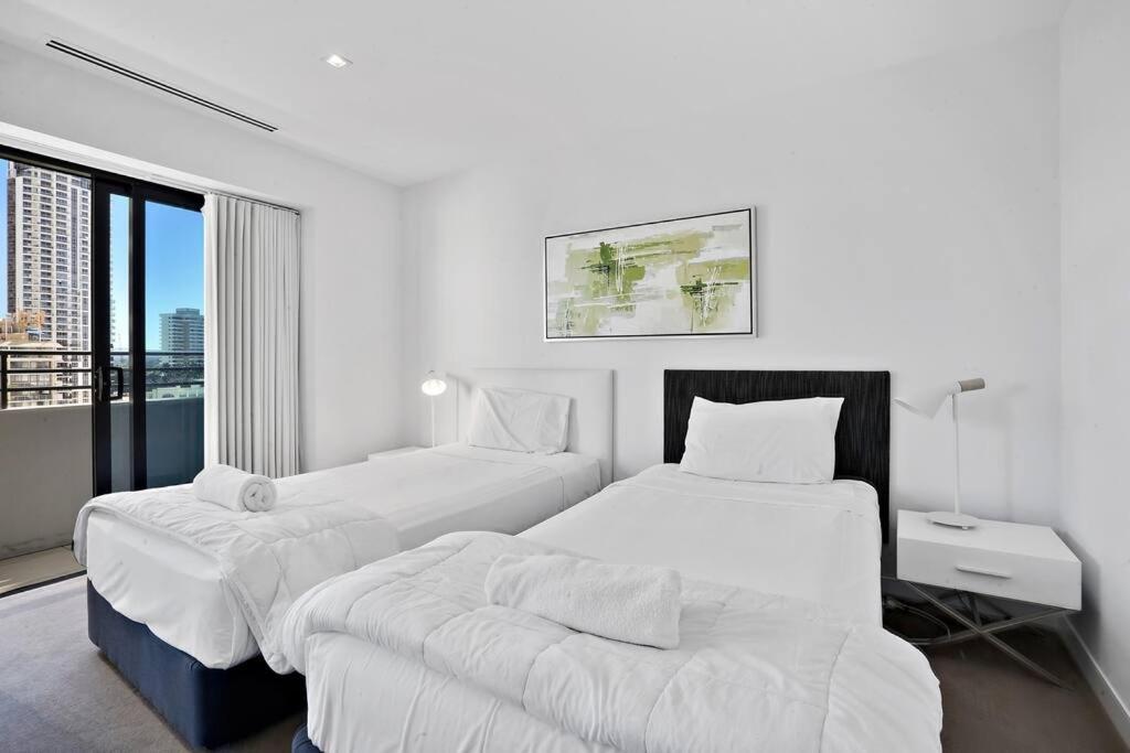 Beachfront Luxury in Soul Surfers Paradise 9th