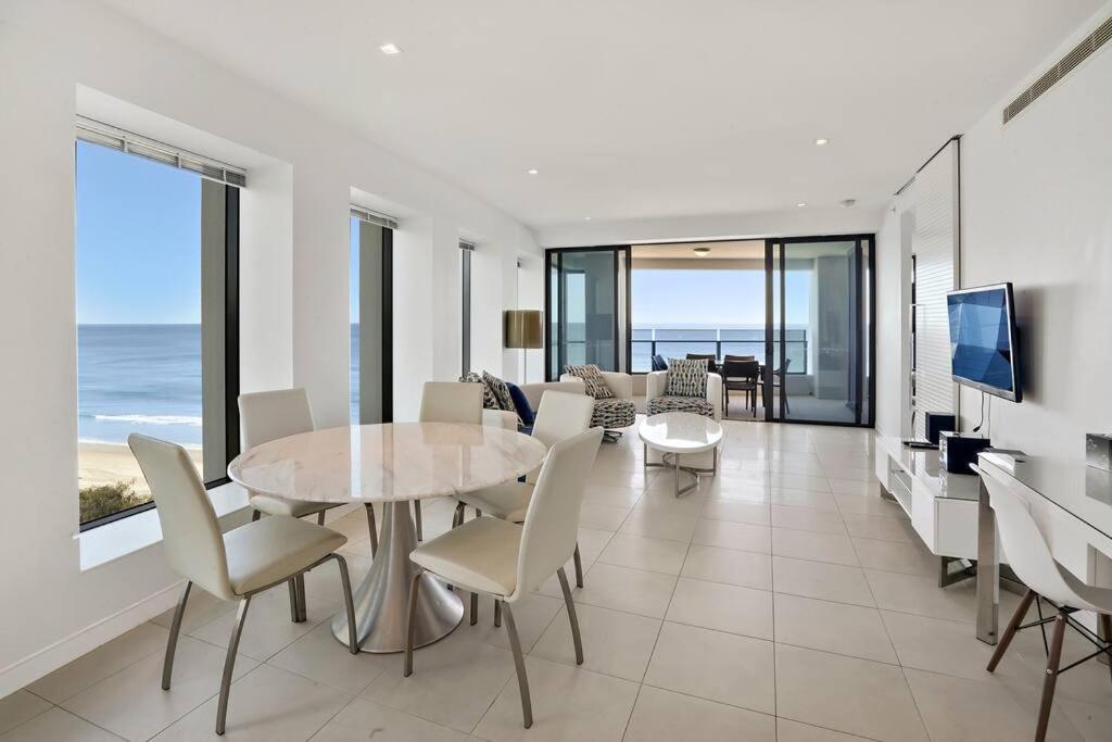 Beachfront Luxury in Soul Surfers Paradise 9th
